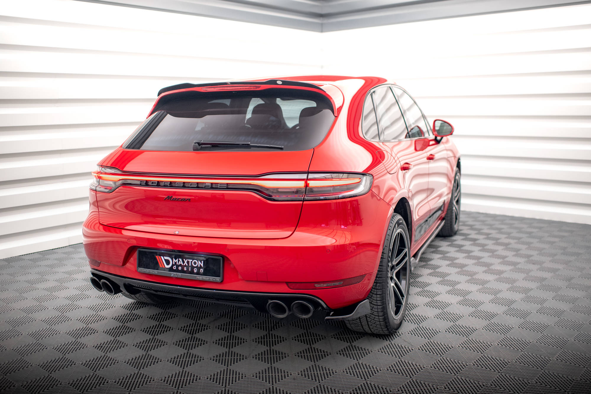 Maxton Design Heck Ansatz Flaps Diffusor passend für Porsche Macan GTS / Sport Design Mk1 Facelift schwarz Hochglanz