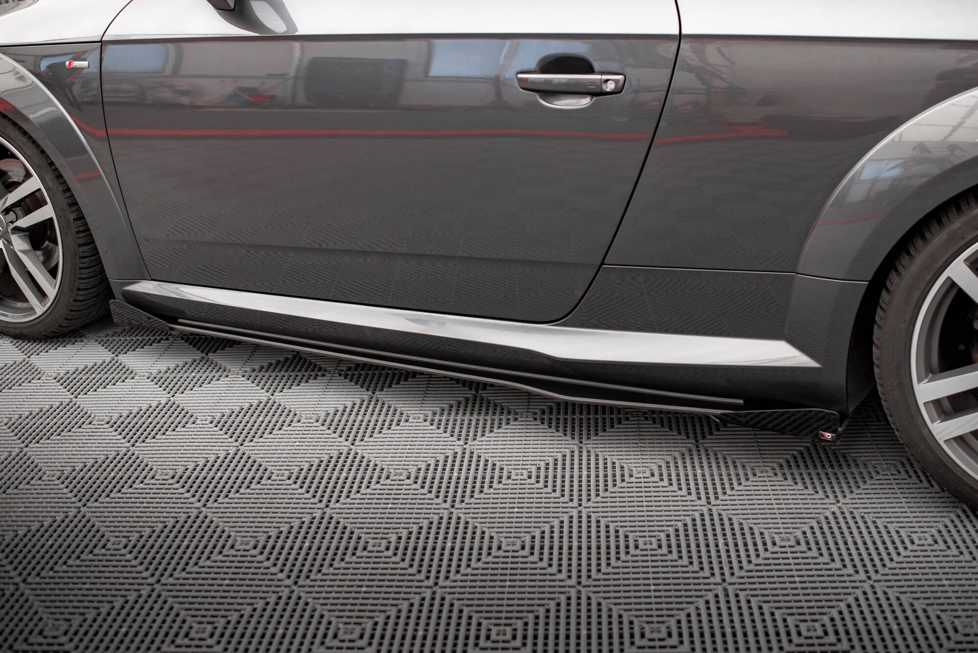 Maxton Design Street Pro Street+ Seitenschweller Leisten + Flaps passend für Audi TT S / S-Line 8S schwarz Hochglanz