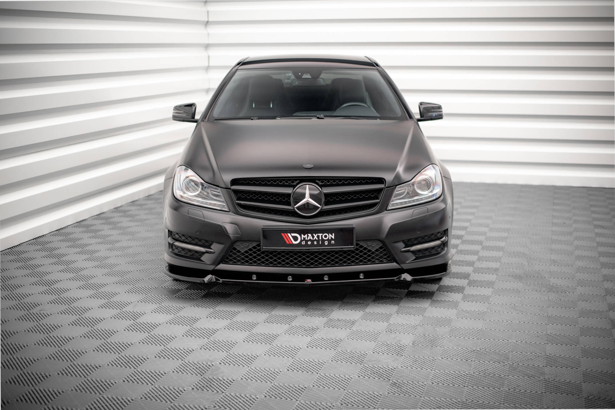 Maxton Design Street+ Spoilerlippe Front Ansatz V.1 passend für Mercedes-Benz C Coupe / Limousine / Kombi AMG-Line C204 / W204 Facelift / S204 Facelift schwarz Hochglanz
