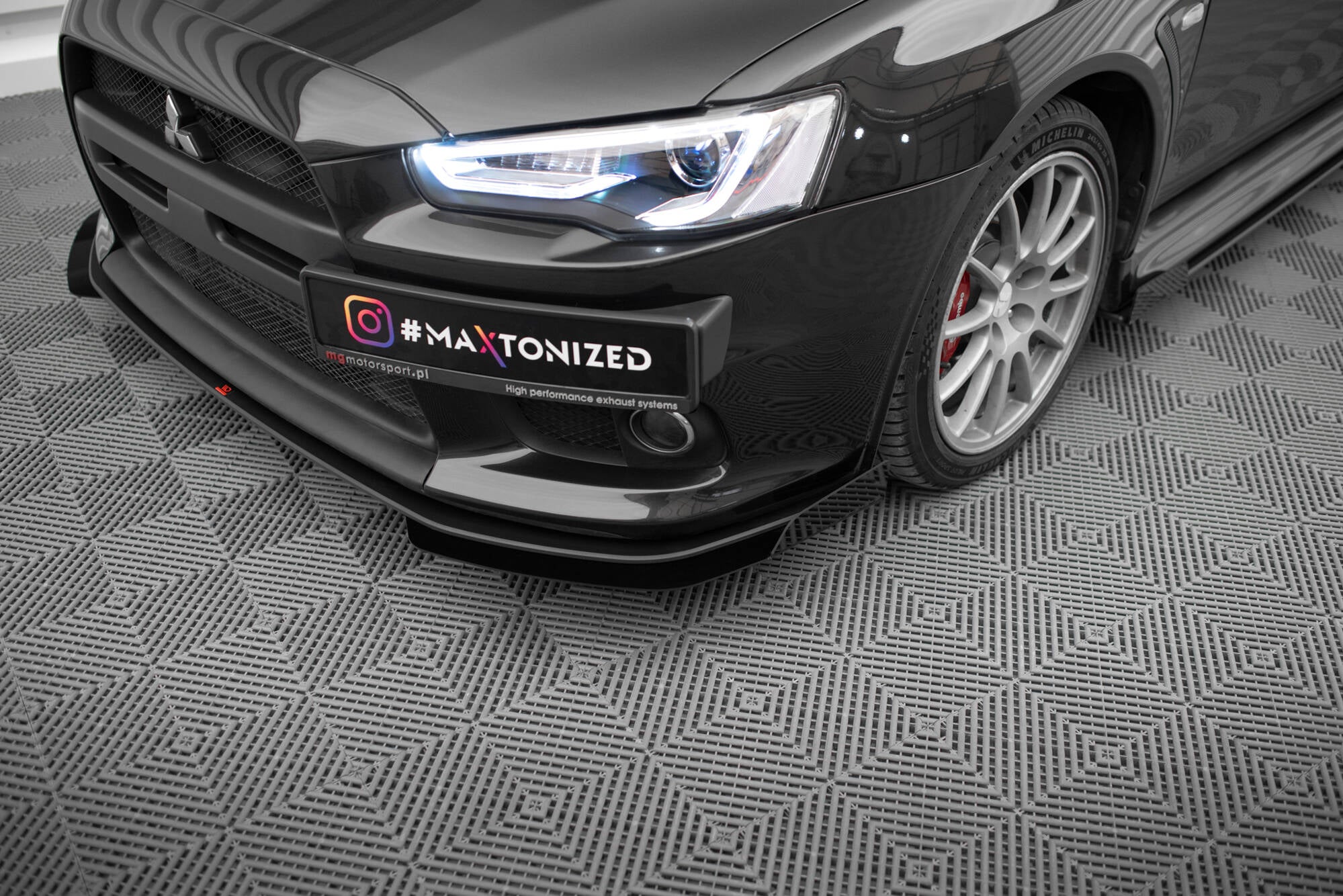 Maxton Design Street Pro Street+ Spoilerlippe Front Ansatz + Flaps passend für Mitsubishi Lancer EVO X schwarz Hochglanz