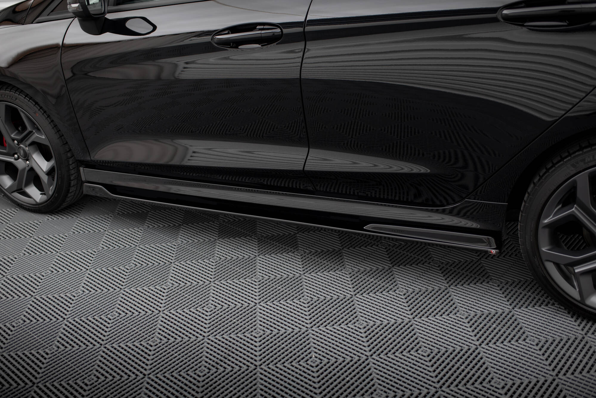 Maxton Design Street+ Seitenschweller Leisten passend für V.3 passend für Ford Fiesta Mk8 ST / ST-Line schwarz Hochglanz
