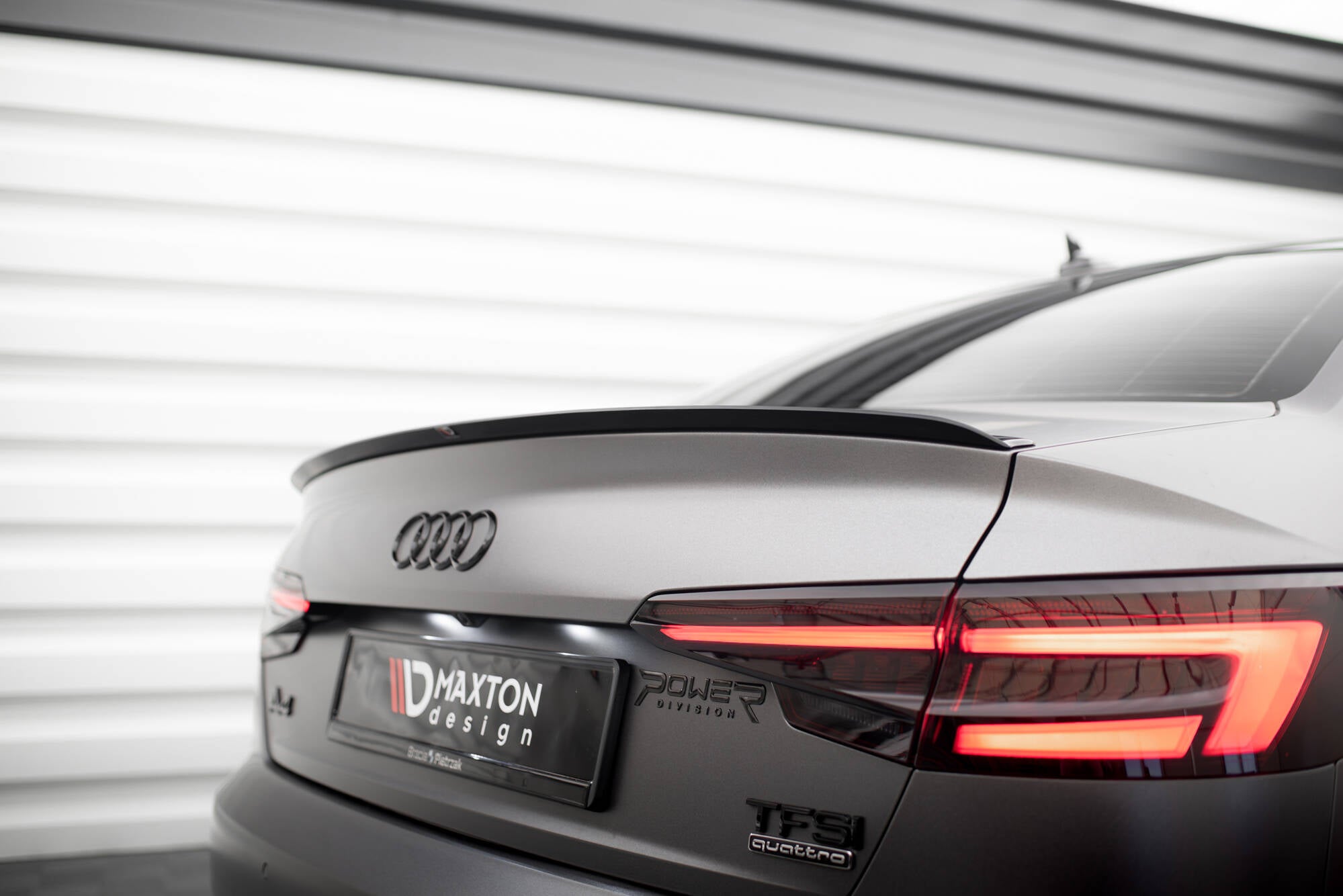 Maxton Design Spoiler CAP V.2 passend für Audi S4 / A4 Standard / S-Line / Competition Limousine B9 / B9 Facelift schwarz Hochglanz