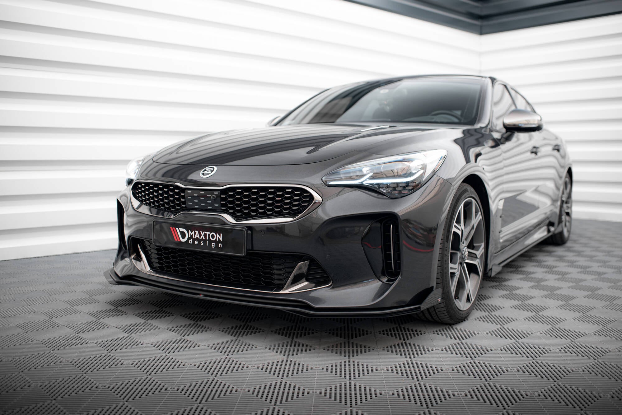 Maxton Design Street Pro Street+ Spoilerlippe Front Ansatz + Flaps passend für Kia Stinger GT / GT-Line / Standard Mk1 schwarz Hochglanz