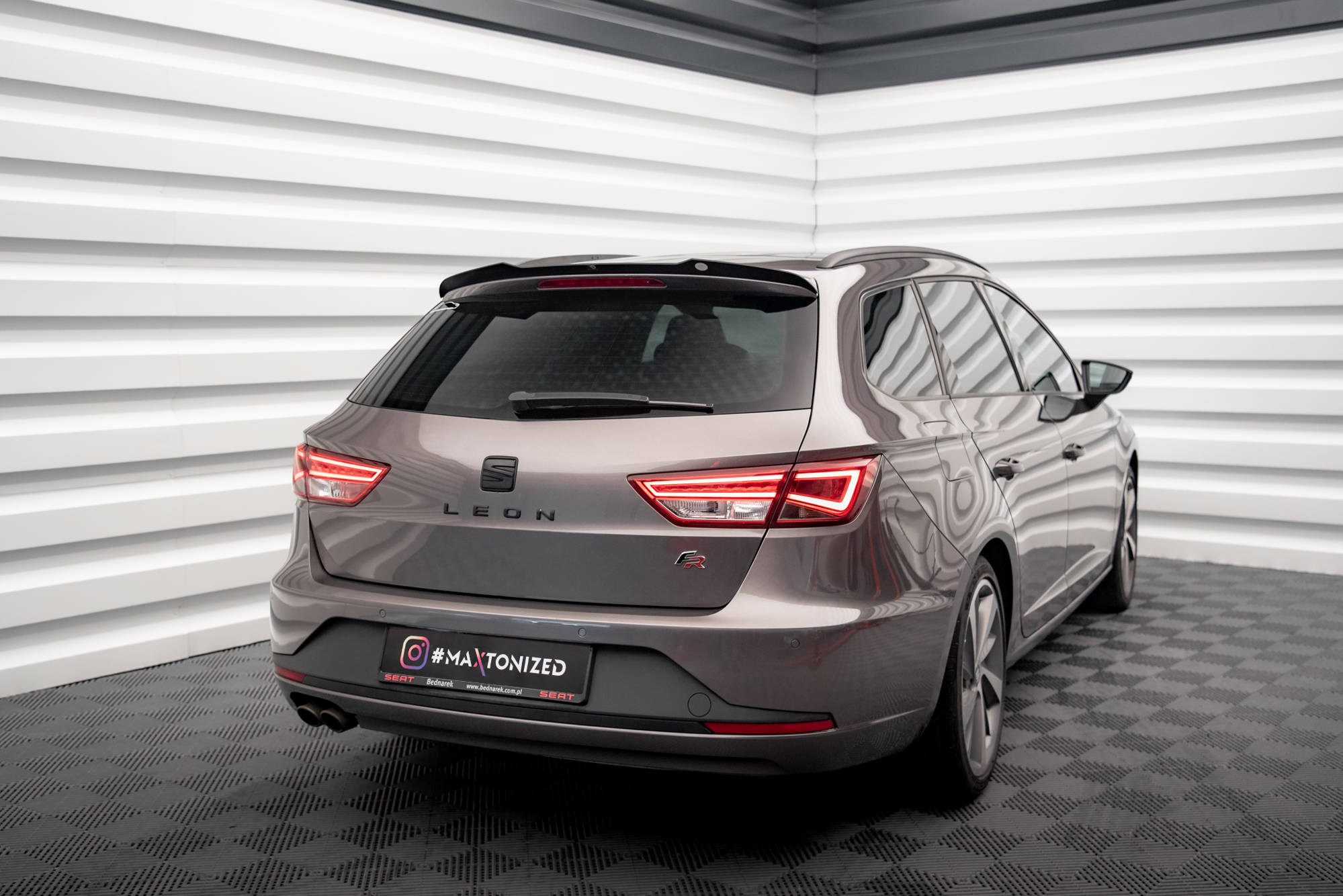 Maxton Design Spoiler CAP passend für Seat Leon FR Sportstourer Mk3 schwarz Hochglanz