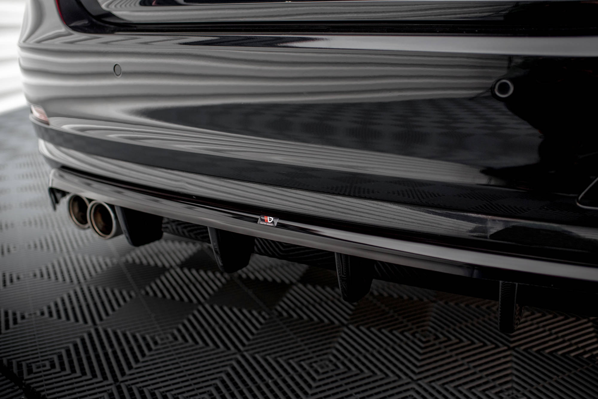 Maxton Design Street+ Mittlerer Diffusor RACE passend für BMW 4er Gran Coupe F36 schwarz Hochglanz