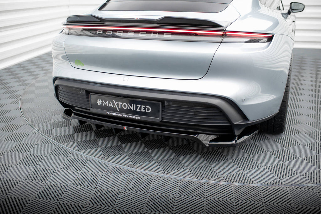 Maxton Design Street+ Mittlerer Diffusor RACE passend für Porsche Taycan / Taycan 4 / Taycan 4S / Taycan GTS Mk1 schwarz Hochglanz