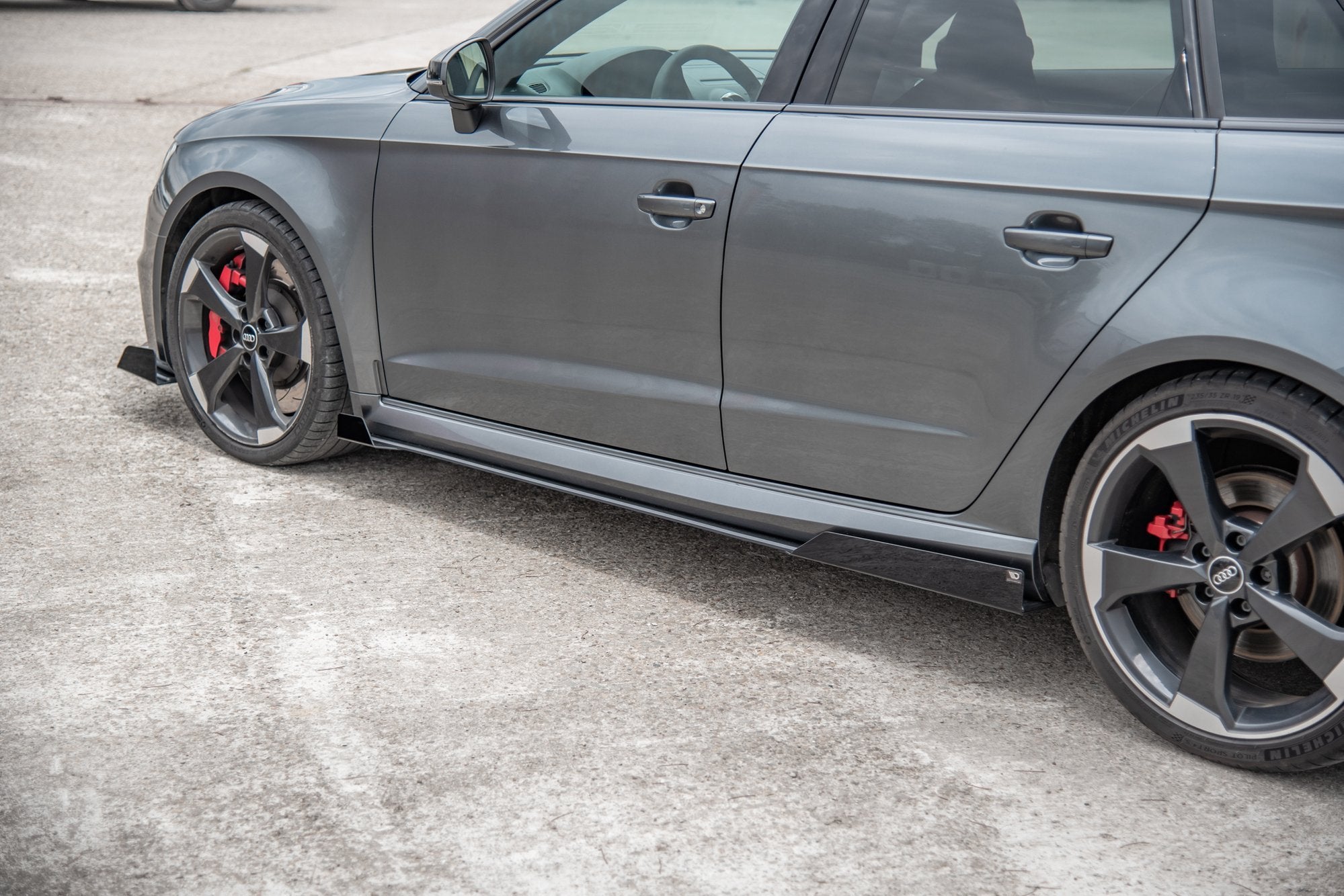 Maxton Design Street Pro Street+ Seitenschweller Leisten + Flaps passend für Audi RS3 8V Sportback schwarz Hochglanz
