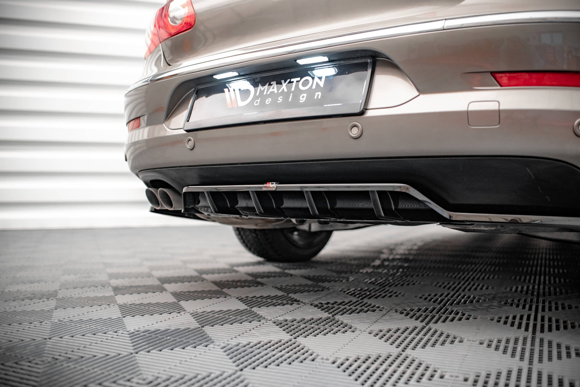 Maxton Design Street+ Mittlerer Diffusor RACE passend für VW Passat CC schwarz Hochglanz