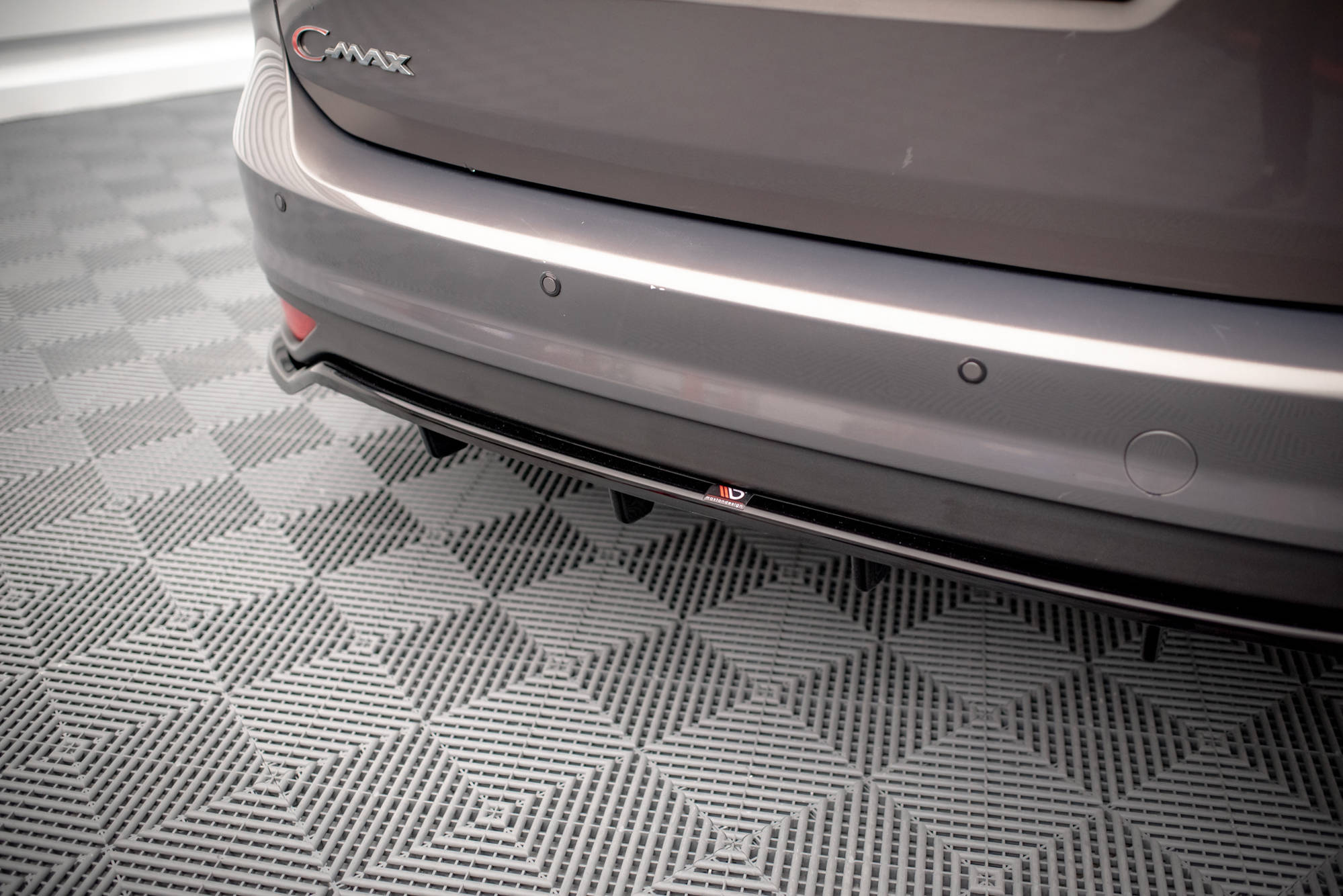 Maxton Design Street+ Mittlerer Diffusor RACE passend für Ford C-Max Mk2 schwarz Hochglanz