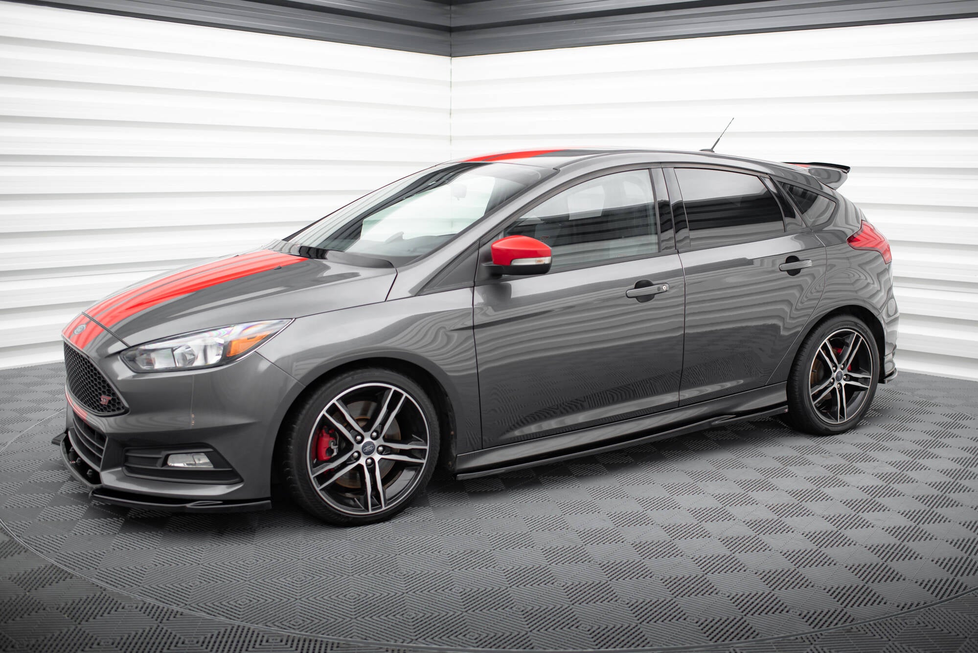 Maxton Design Street+ Seitenschweller Leisten V.2 passend für Ford Focus ST Mk3 schwarz Hochglanz