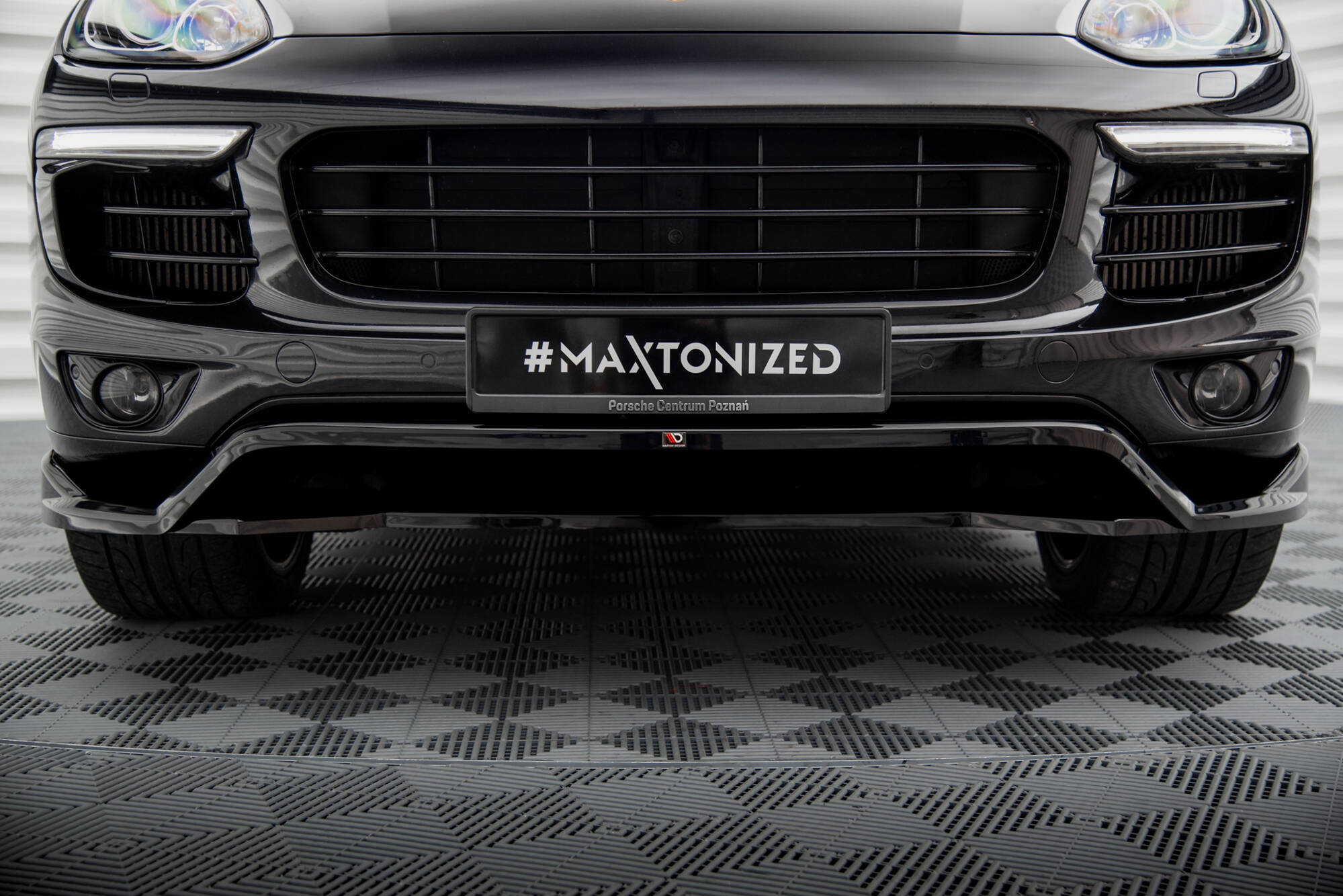 Maxton Design Street+ Spoilerlippe Front Ansatz passend für Porsche Cayenne Mk2 Facelift schwarz Hochglanz