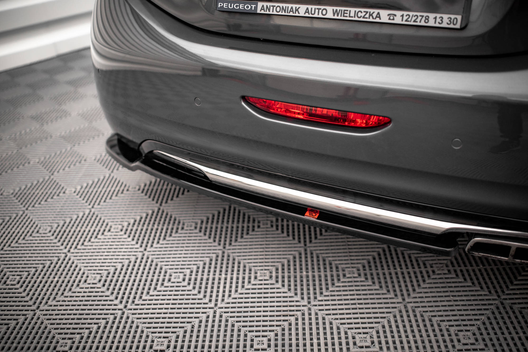 Maxton Design Heck Ansatz Flaps Diffusor passend für Peugeot 208 GTi Mk1 schwarz Hochglanz