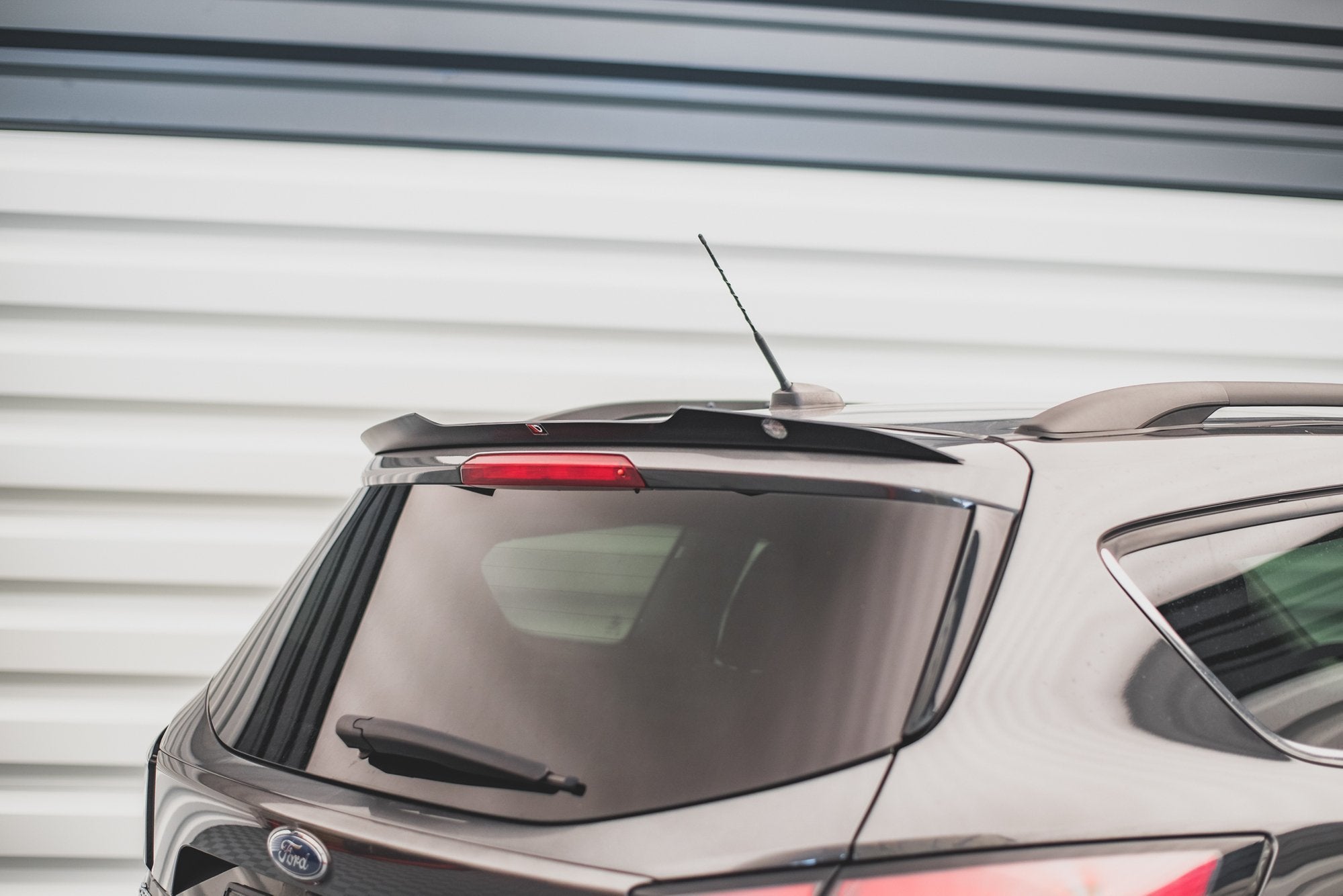 Maxton Design Spoiler CAP passend für Ford Escape Mk3 schwarz Hochglanz
