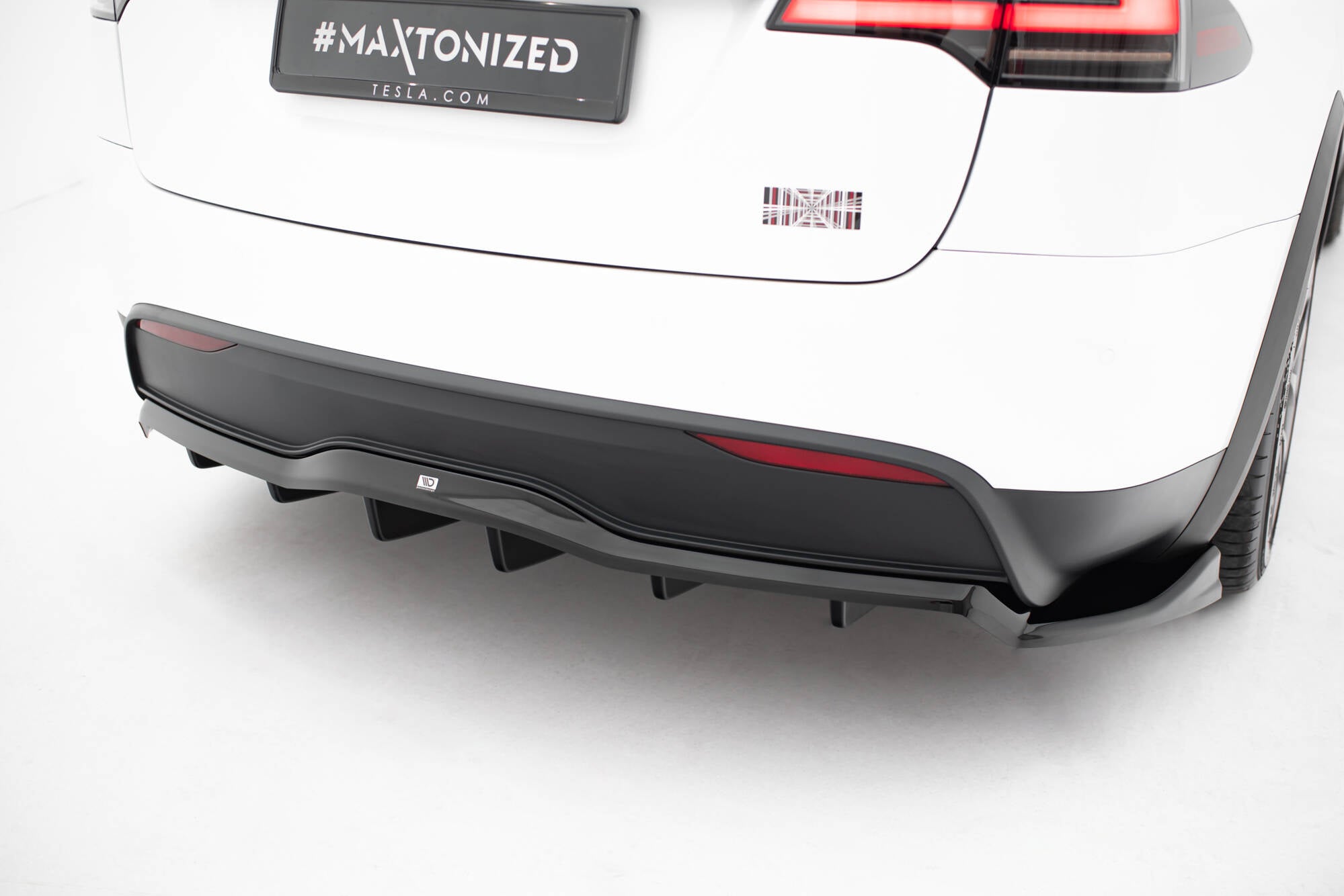 Maxton Design Street+ Mittlerer Diffusor RACE V.2 passend für Tesla Model X Mk1 Facelift schwarz Hochglanz