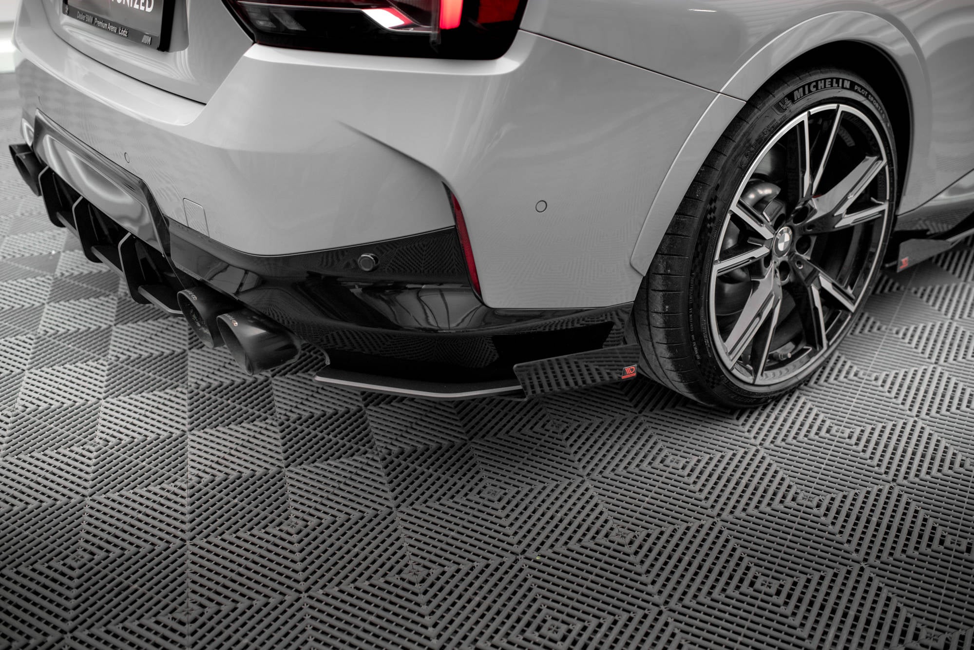 Maxton Design Hintere Seiten Flaps passend für BMW 2 Coupe M240i G42 schwarz Hochglanz