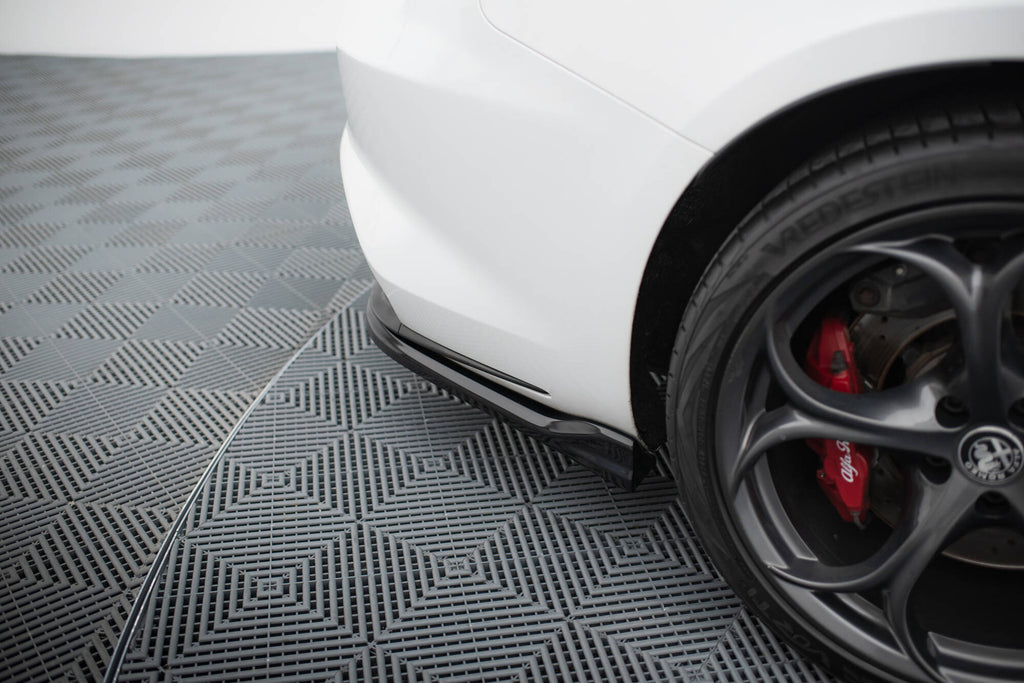 Maxton Design Heck Ansatz Flaps Diffusor passend für Alfa Romeo Giulia Quadrifoglio schwarz Hochglanz