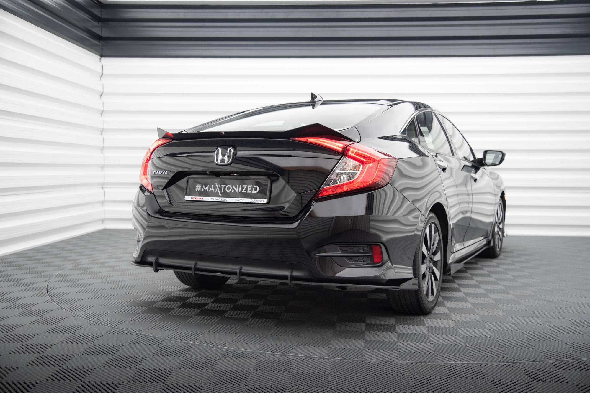Maxton Design Street Pro Heck Ansatz Flaps Diffusor + Flaps passend für Honda Civic Mk10 schwarz Hochglanz