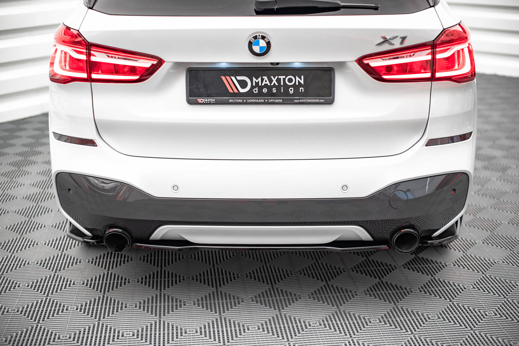 Maxton Design Heckansatz BMW X1 M-Paket F48 / F48 Facelift schwarz Hochglanz für BMW X1 F48
