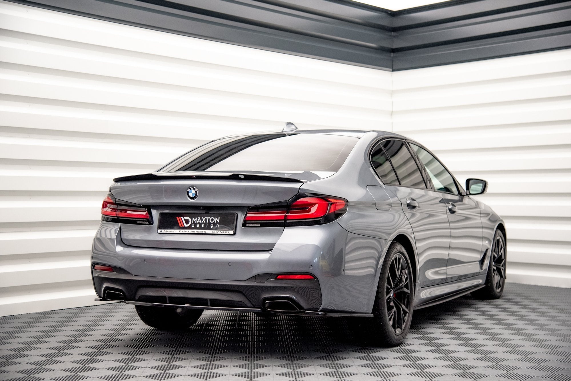 Maxton Design Spoiler CAP V.3 passend für BMW 5er Standard / M-Paket / M550 Limousine G30 / G30 Facelift schwarz Hochglanz