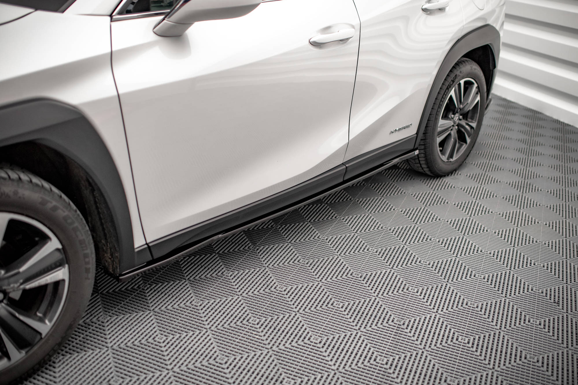 Maxton Design Street+ Seitenschweller Leisten passend für Lexus UX F-Sport Mk1 schwarz Hochglanz