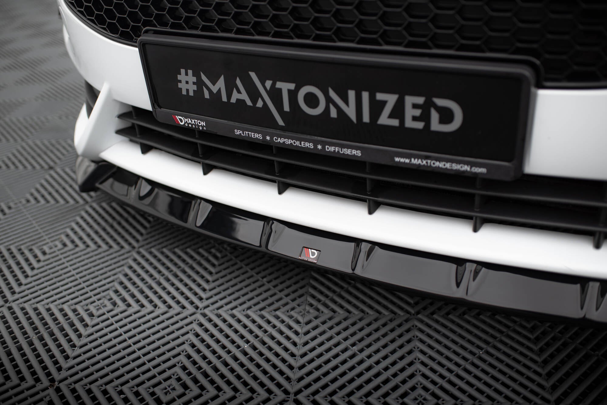 Maxton Design Street+ Spoilerlippe Front Ansatz V.6 passend für Ford Fiesta ST Mk7 Facelift schwarz Hochglanz