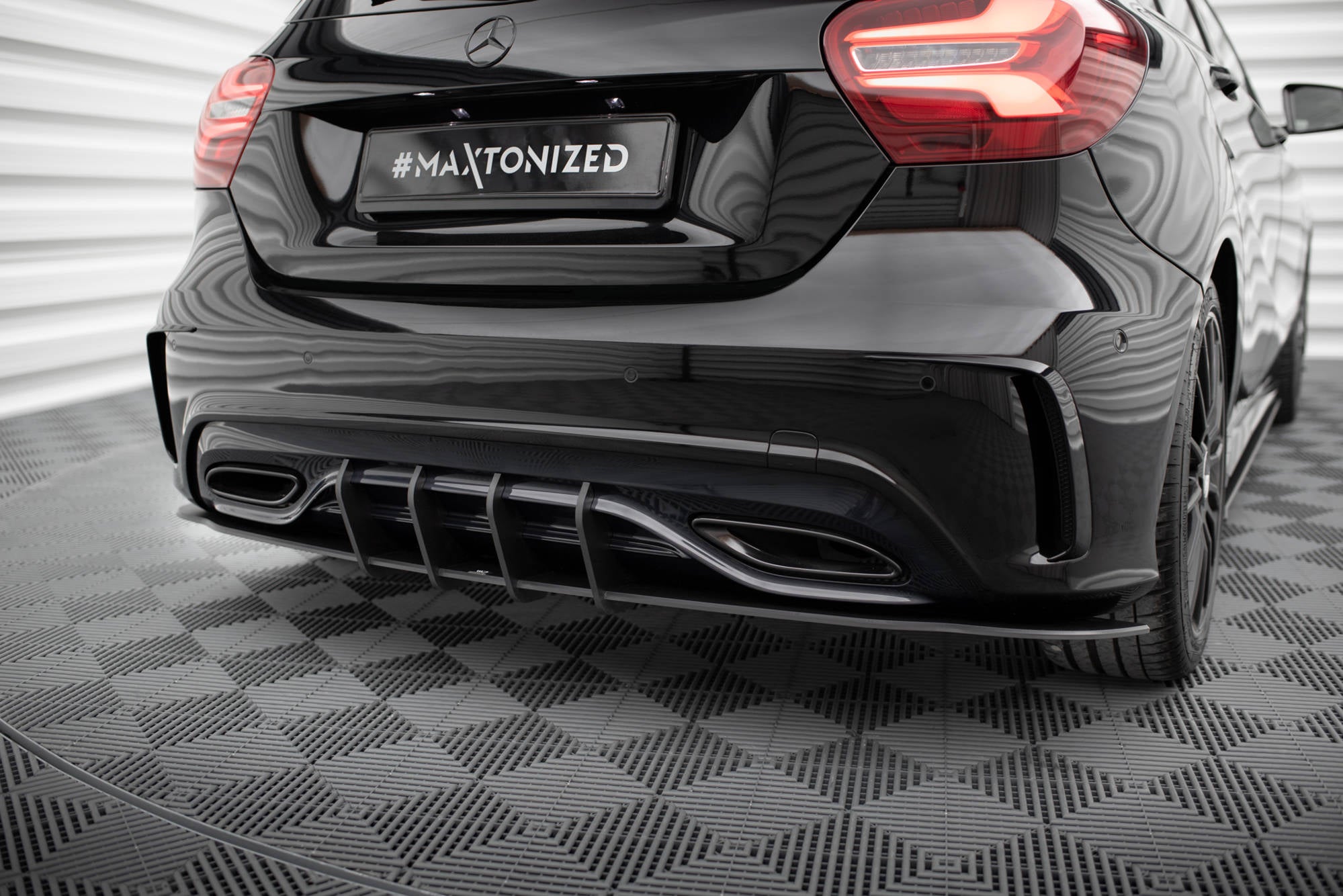 Maxton Design Street Pro Heckschürze passend für Mercedes-Benz A AMG-Line W176 Facelift