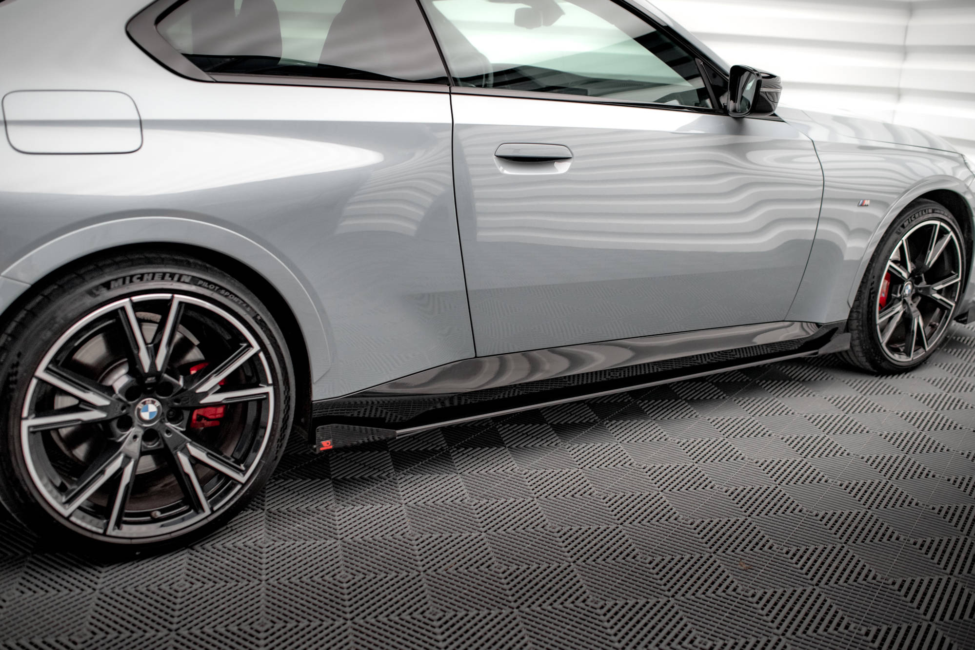 Maxton Design Street Pro Street+ Seitenschweller Leisten + Flaps passend für BMW 2 Coupe M-Paket / M240i G42 schwarz Hochglanz