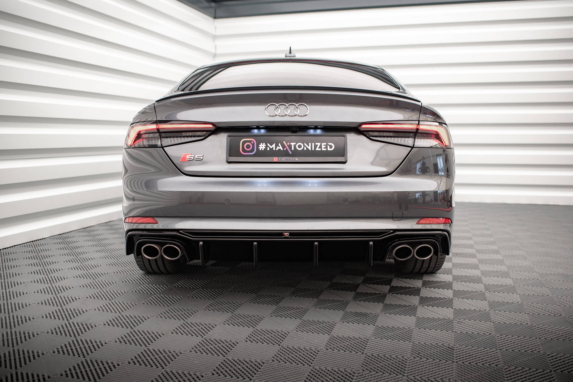 Maxton Design Diffusor Heck Ansatz passend für Audi S5 F5 Coupe / Sportback schwarz Hochglanz