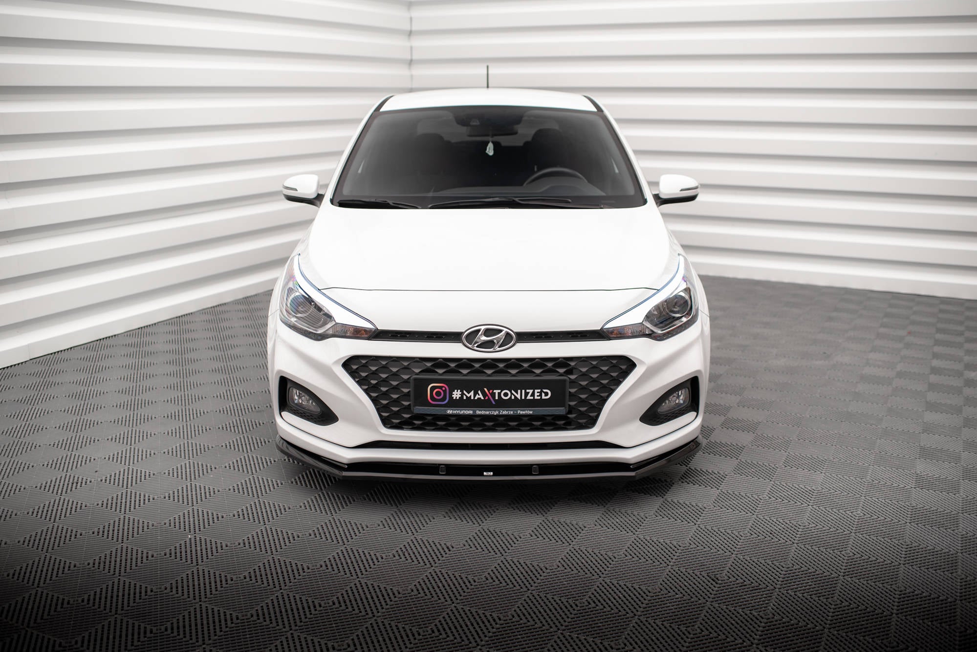 Maxton Design Street+ Spoilerlippe Front Ansatz V.1 passend für Hyundai I20 Mk2 Facelift schwarz Hochglanz