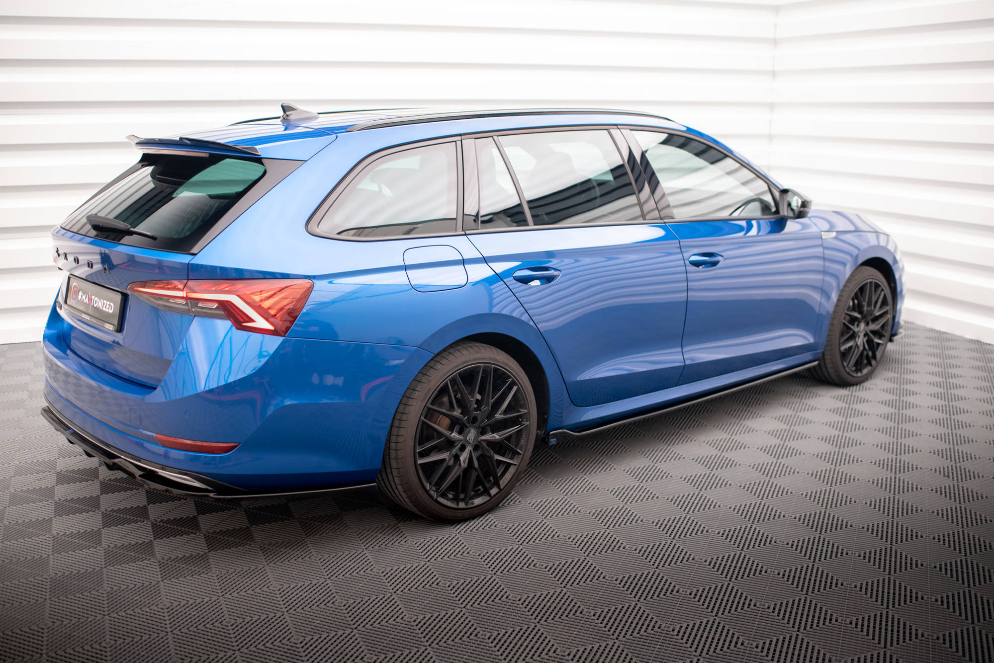 Maxton Design Street+ Seitenschweller Leisten passend für V.1 passend für Skoda Octavia Mk4 schwarz Hochglanz