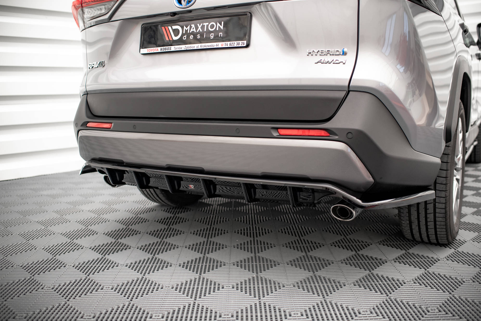 Maxton Design Street+ Mittlerer Diffusor RACE passend für Toyota RAV4 Mk5 schwarz Hochglanz
