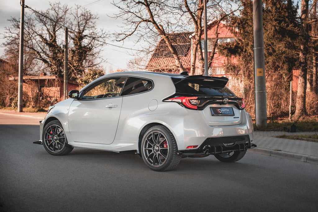 Maxton Design Street Pro Street+ Seitenschweller Leisten + Flaps passend für Toyota GR Yaris Mk4 schwarz Hochglanz