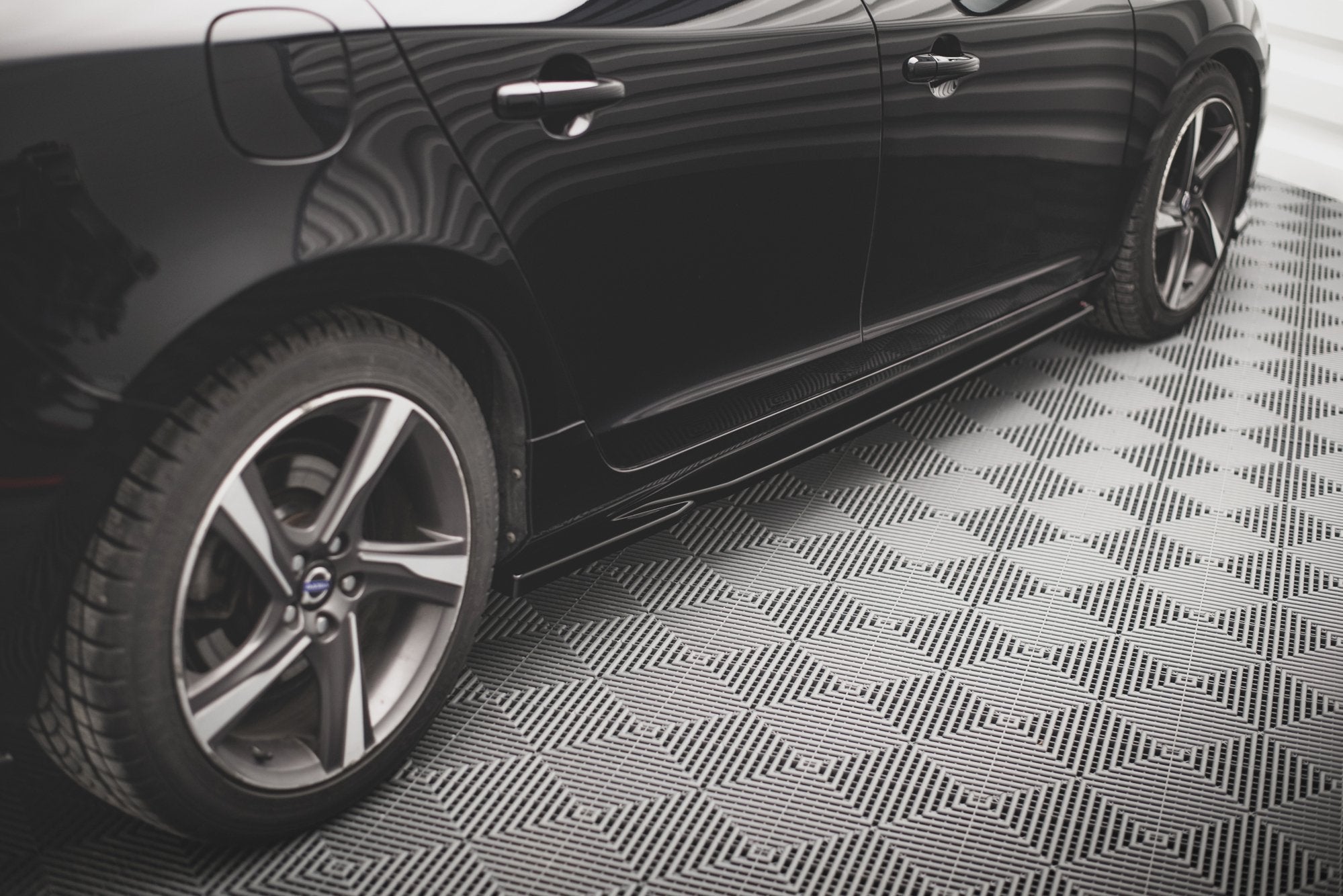 Maxton Design Street+ Seitenschweller Leisten passend für Volvo S60 Standard / R-Design Mk2 / Mk2 Facelift schwarz Hochglanz