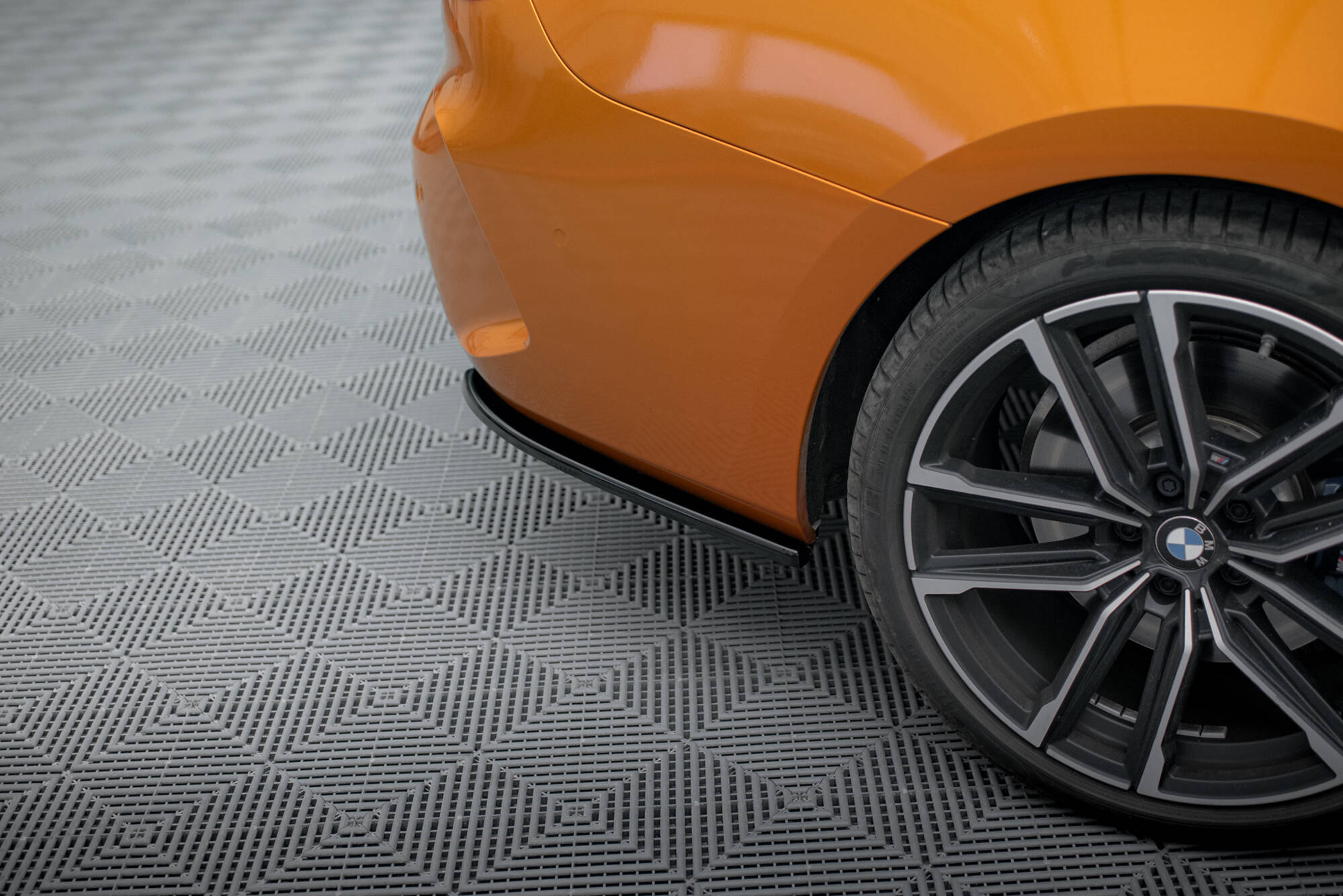 Maxton Design Heck Ansatz Flaps Diffusor V.1 passend für BMW 4er M440i G22 / G23 / G22 Facelift / G23 Facelift schwarz Hochglanz