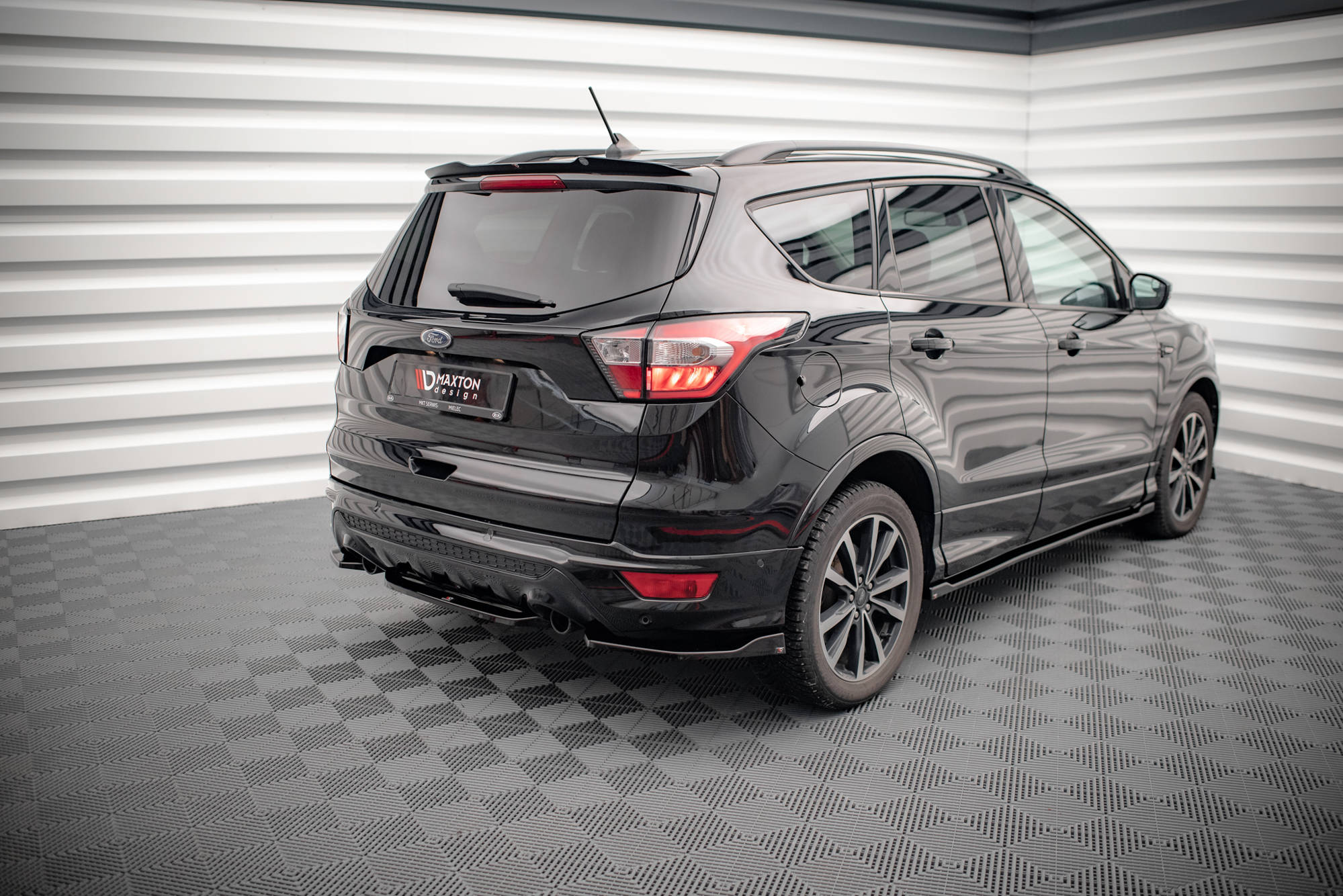 Maxton Design Heckansatz Ford Escape ST-Line Mk3 schwarz Hochglanz für Ford Escape Mk3