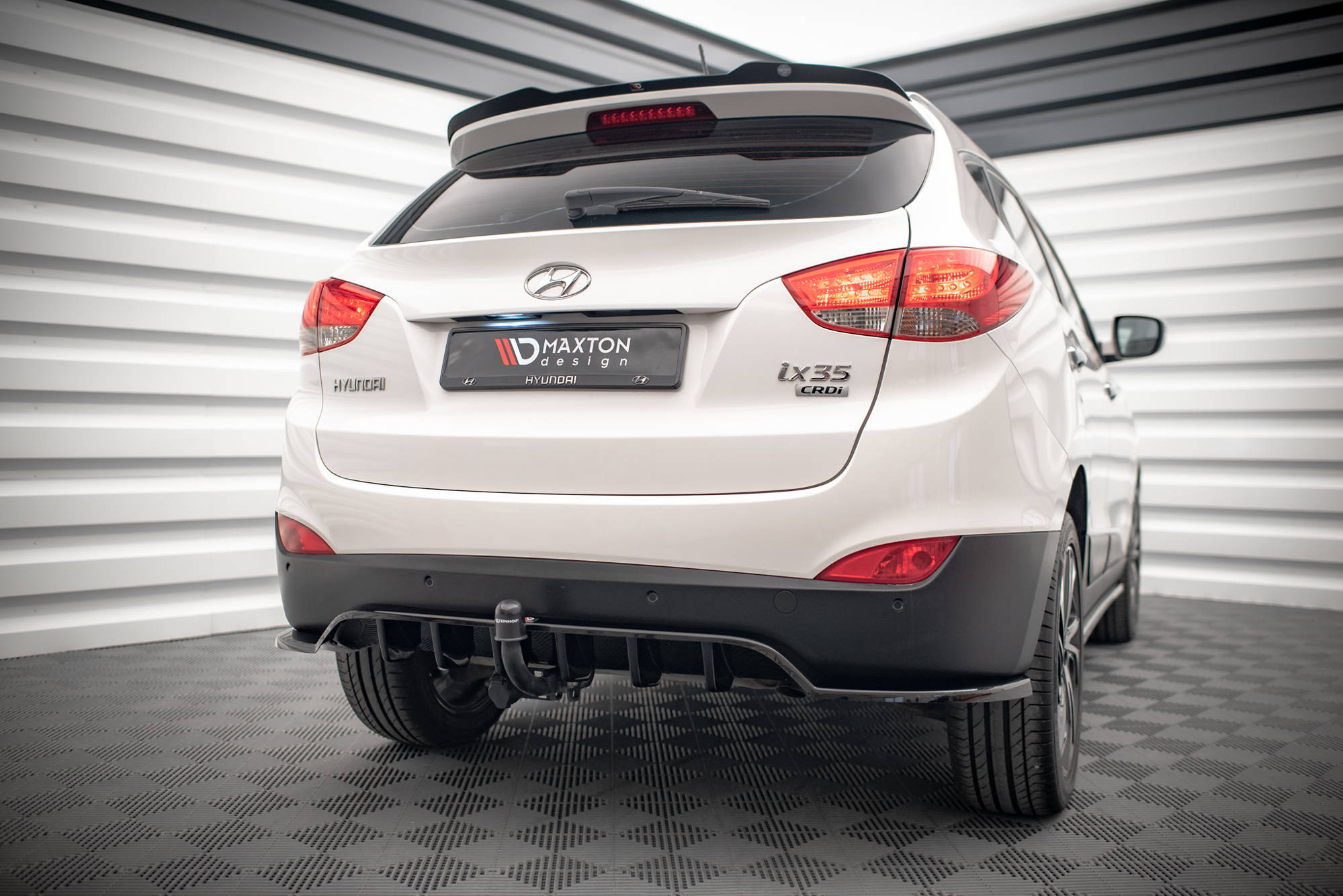 Maxton Design Street+ Mittlerer Diffusor RACE passend für Hyundai ix35 Mk1 schwarz Hochglanz