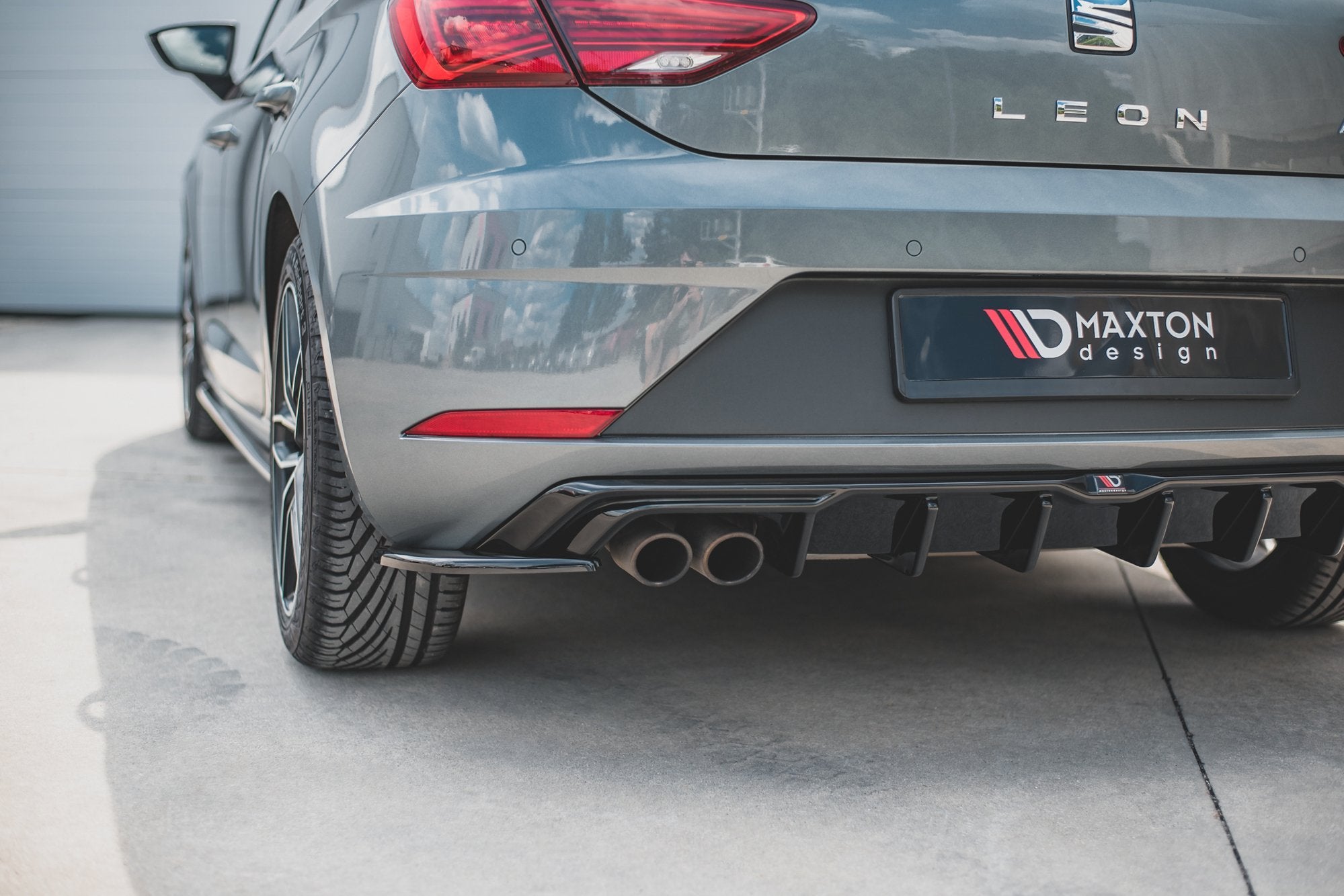 Maxton Design Heck Ansatz Flaps Diffusor passend für SEAT Leon Mk3 FR Facelift schwarz Hochglanz