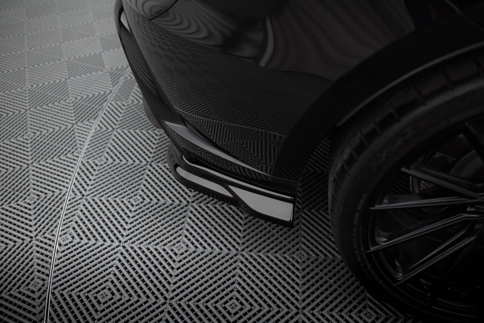 Maxton Design Heck Ansatz Flaps Diffusor passend für Porsche Macan GTS Mk1 Facelift 2 schwarz Hochglanz