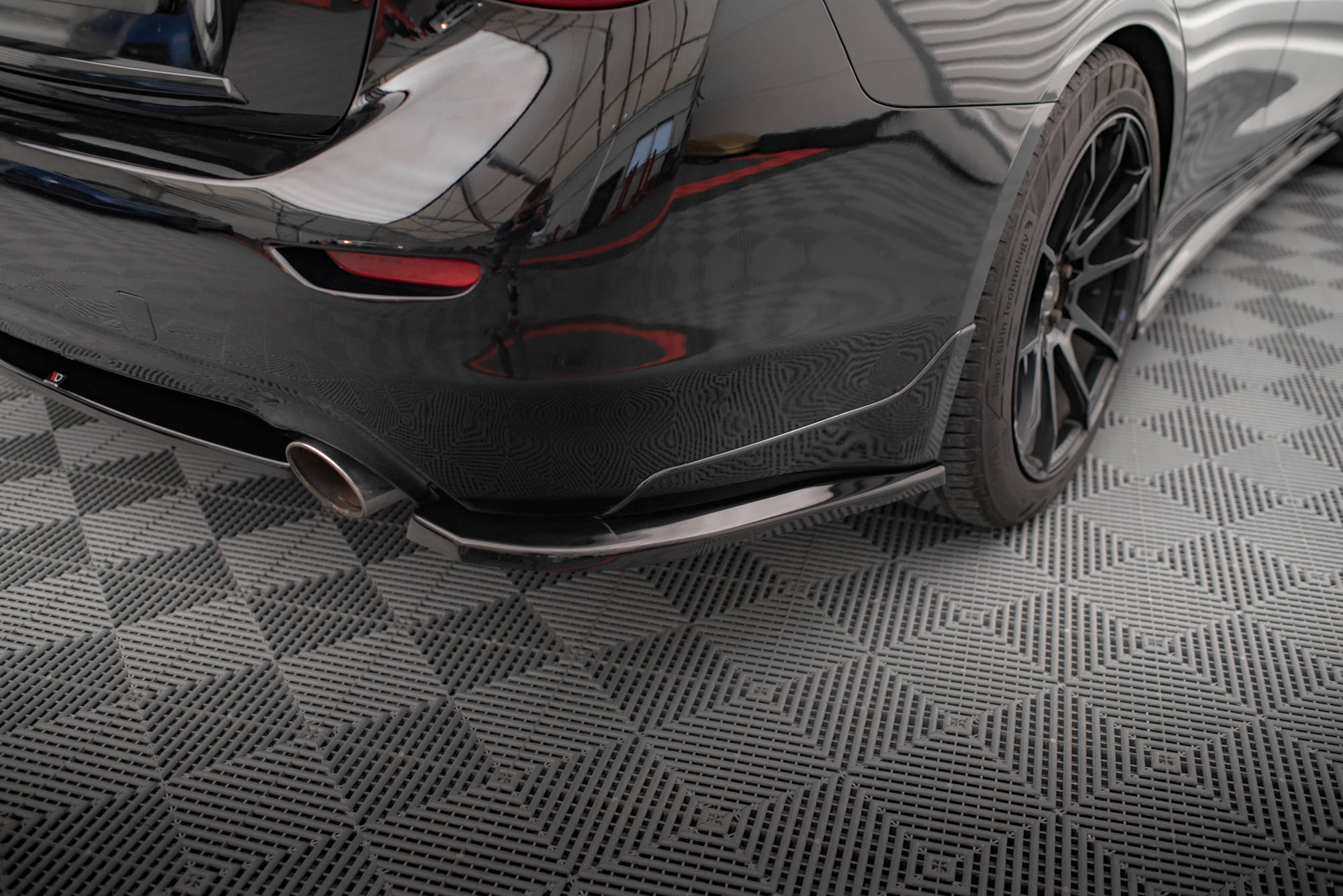 Maxton Design Heck Ansatz Flaps Diffusor V.1 passend für Infiniti Q50 S Mk1 schwarz Hochglanz