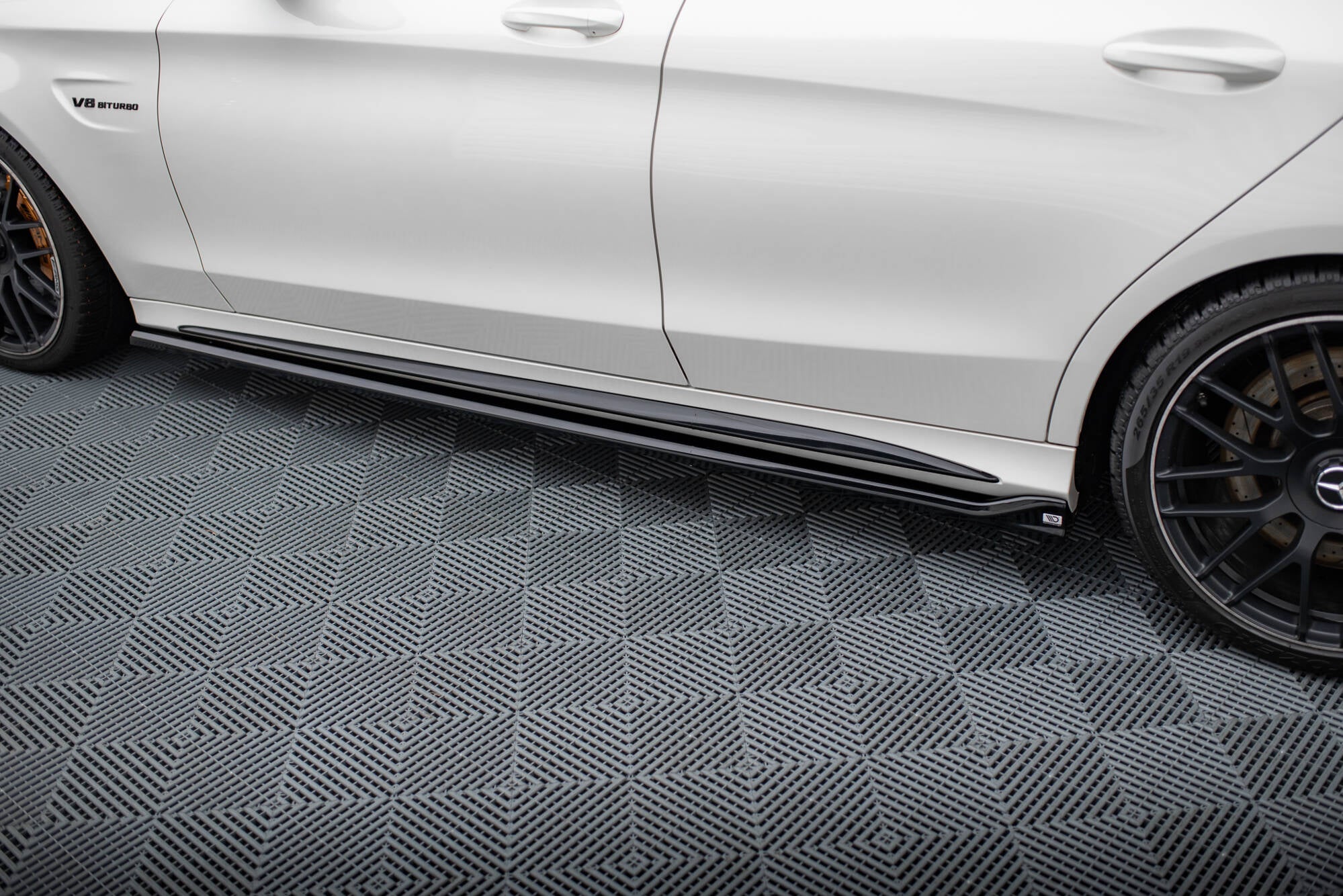 Maxton Design Street+ Seitenschweller Leisten V.2 passend für Mercedes-AMG C63 Limousine / Kombi W205 / S205 schwarz Hochglanz