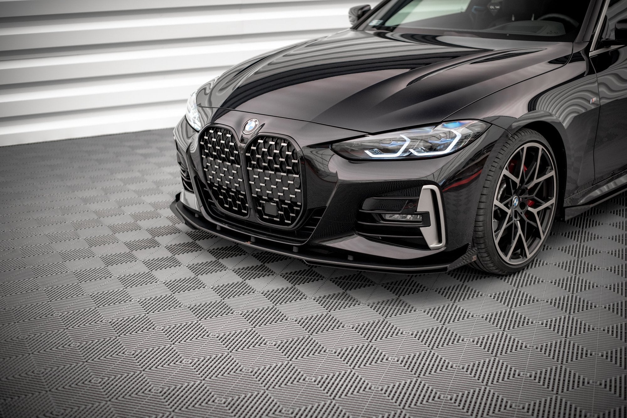Maxton Design Front Stoßstange Flaps passend für BMW 4er M-Paket / M440i G22 / G23 / G22 Facelift / G23 Facelift schwarz Hochglanz
