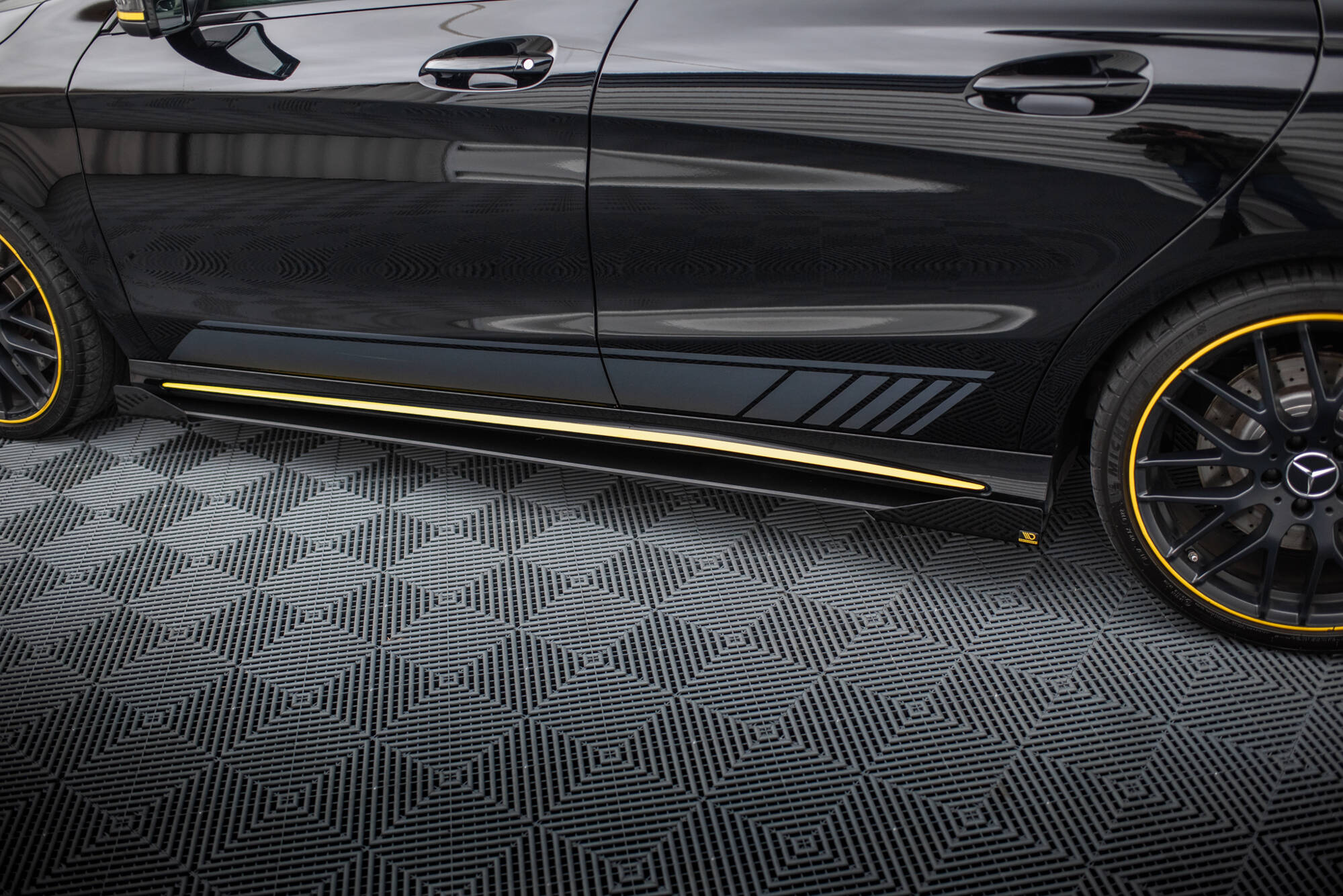 Maxton Design Seitenschweller Flaps passend für Mercedes-AMG CLA 45 C117 Facelift schwarz Hochglanz