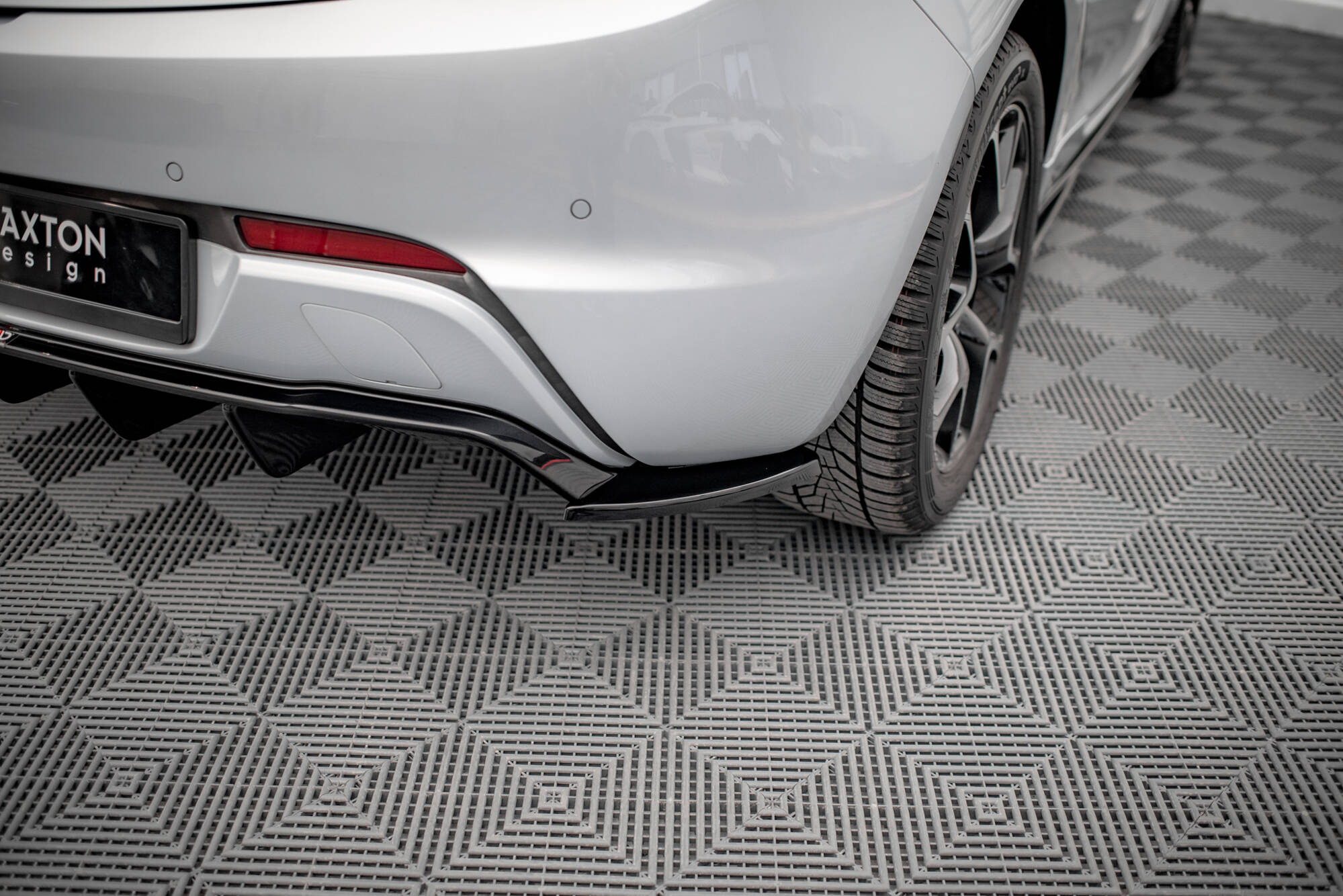 Maxton Design Heck Ansatz Flaps Diffusor V.2 passend für Opel Astra GTC OPC-Line J schwarz Hochglanz