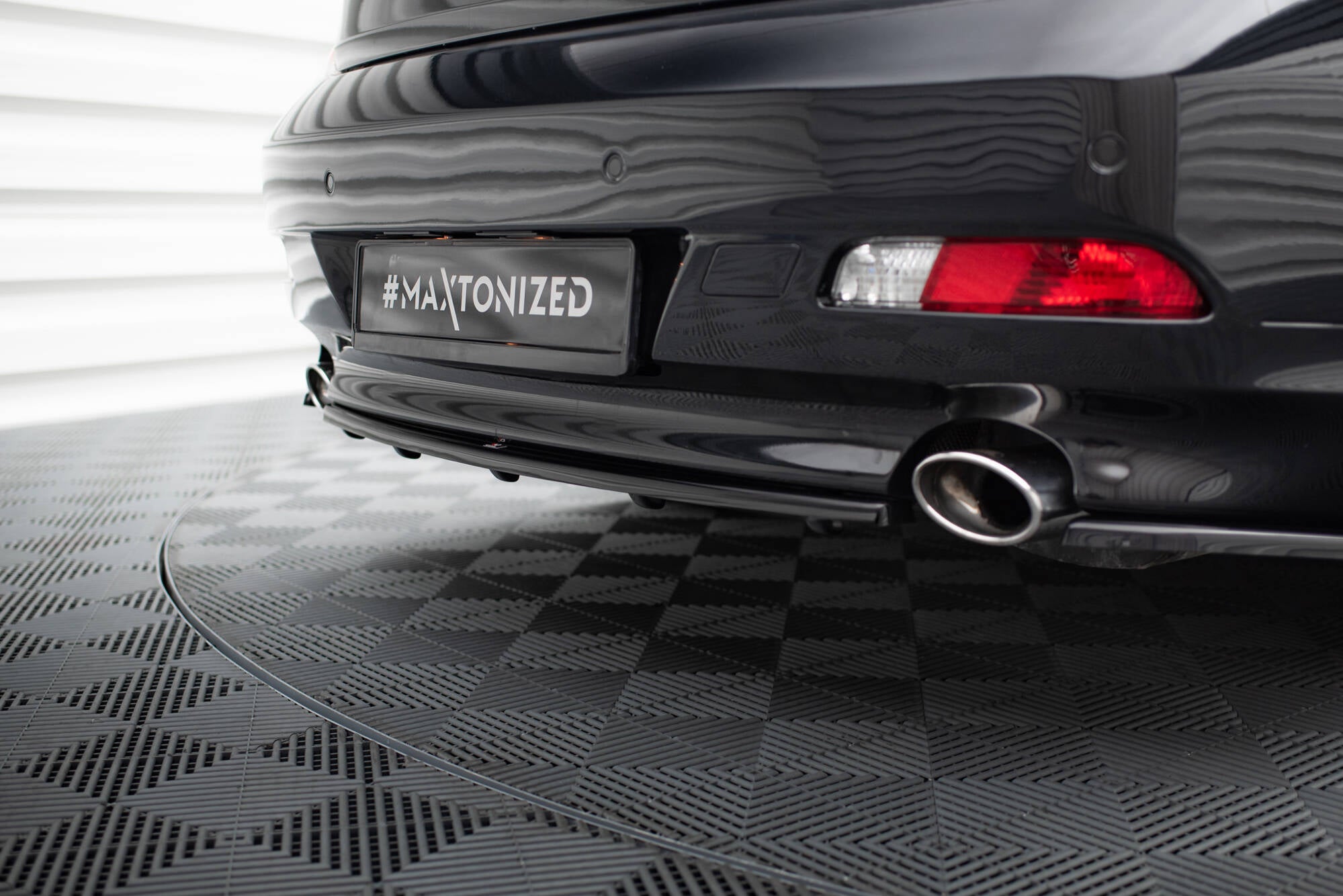 Maxton Design Street+ Mittlerer Diffusor RACE passend für BMW 6er Coupe / Cabrio E63 / E64 schwarz Hochglanz