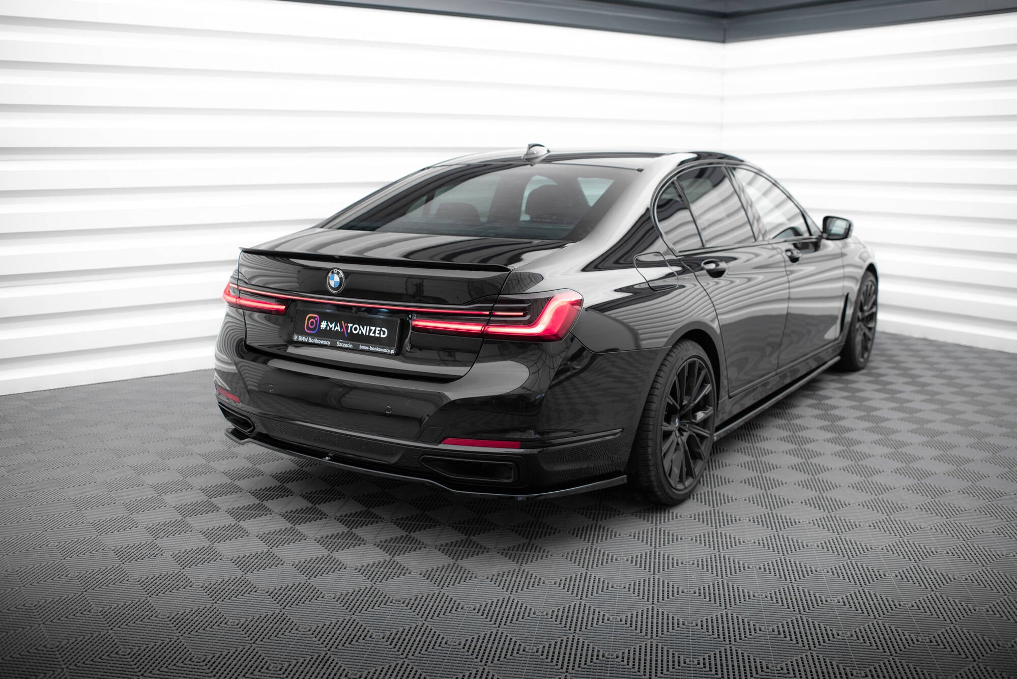 Maxton Design Heckansatz BMW 7 G11 / G12 Facelift schwarz Hochglanz für BMW 7er G11