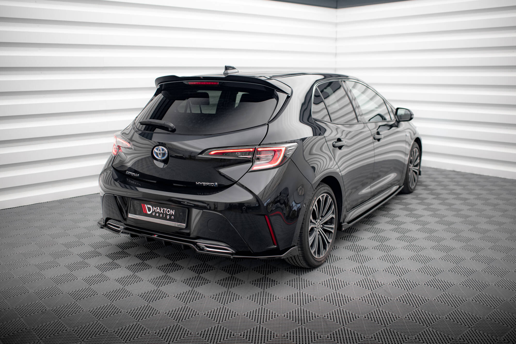 Maxton Design Spoiler CAP passend für Toyota Corolla XII Hatchback schwarz Hochglanz