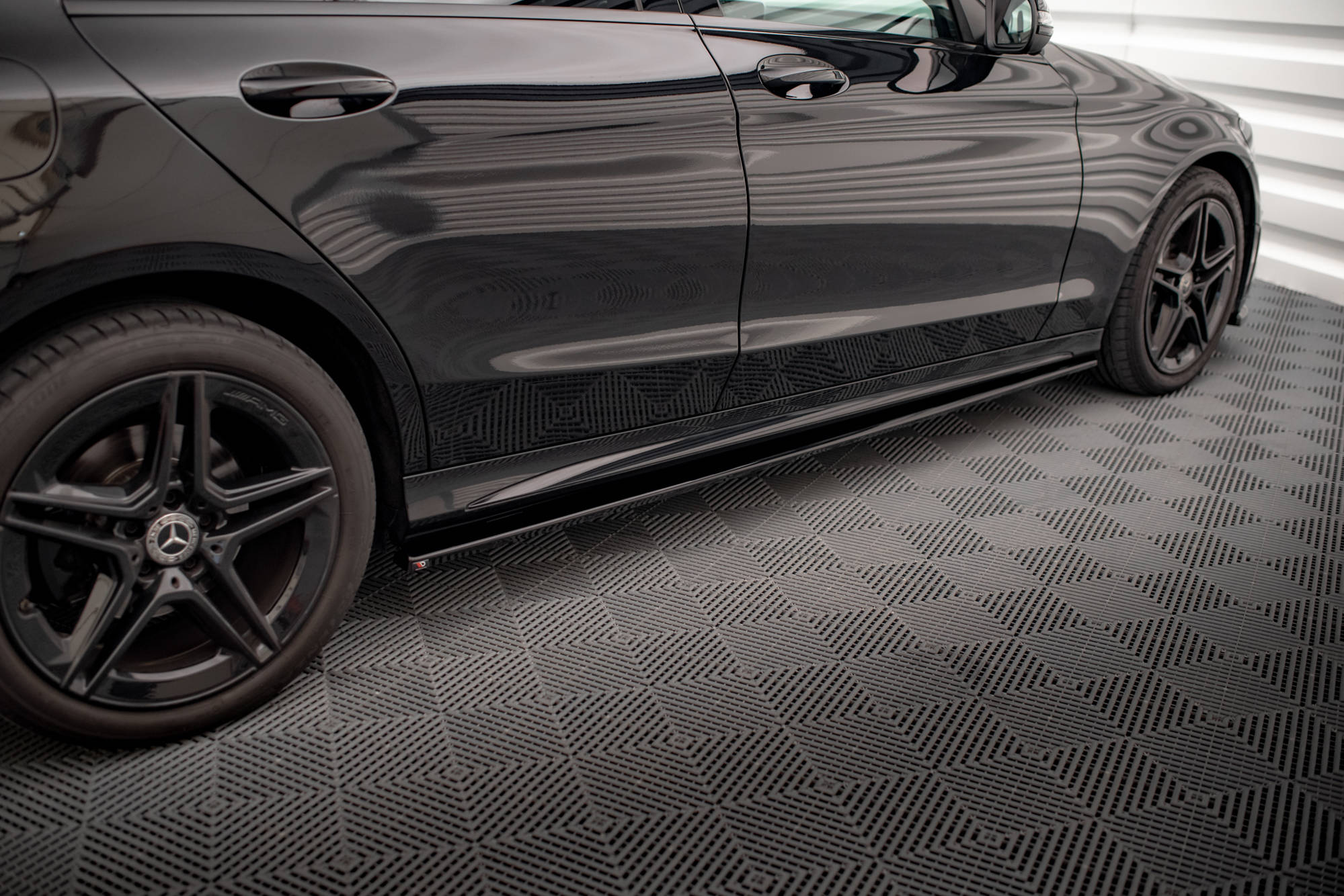 Maxton Design Street+ Seitenschweller Leisten passend für Mercedes-Benz C43 / C AMG-Line Limousine / Kombi W205 / S205 Facelift schwarz Hochglanz
