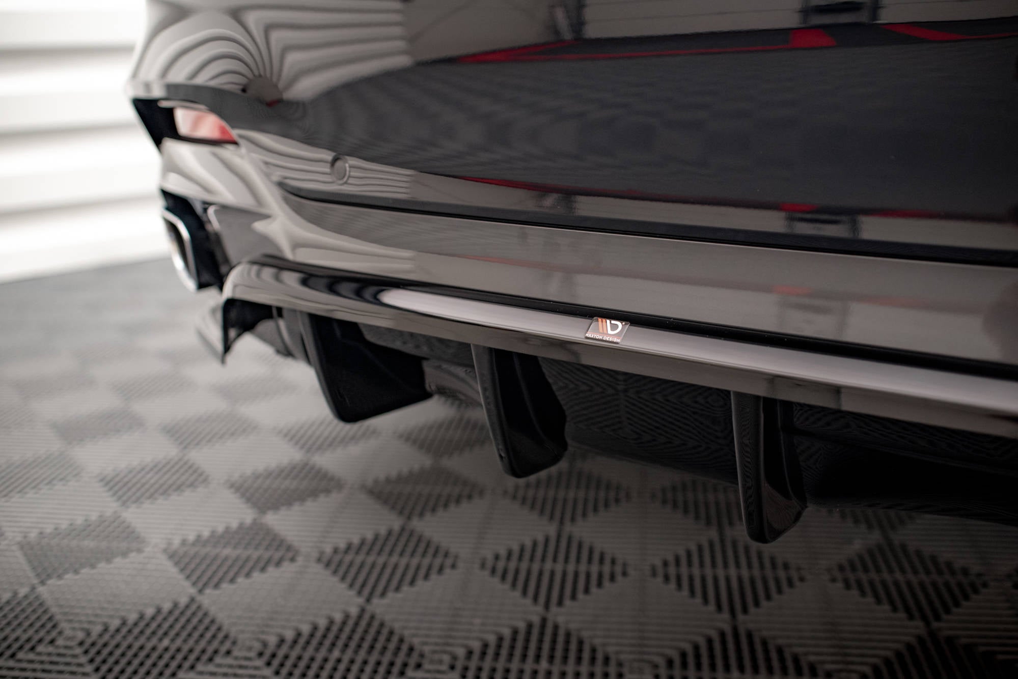 Maxton Design Street+ Mittlerer Diffusor RACE passend für BMW X6 M-Paket F16 schwarz Hochglanz