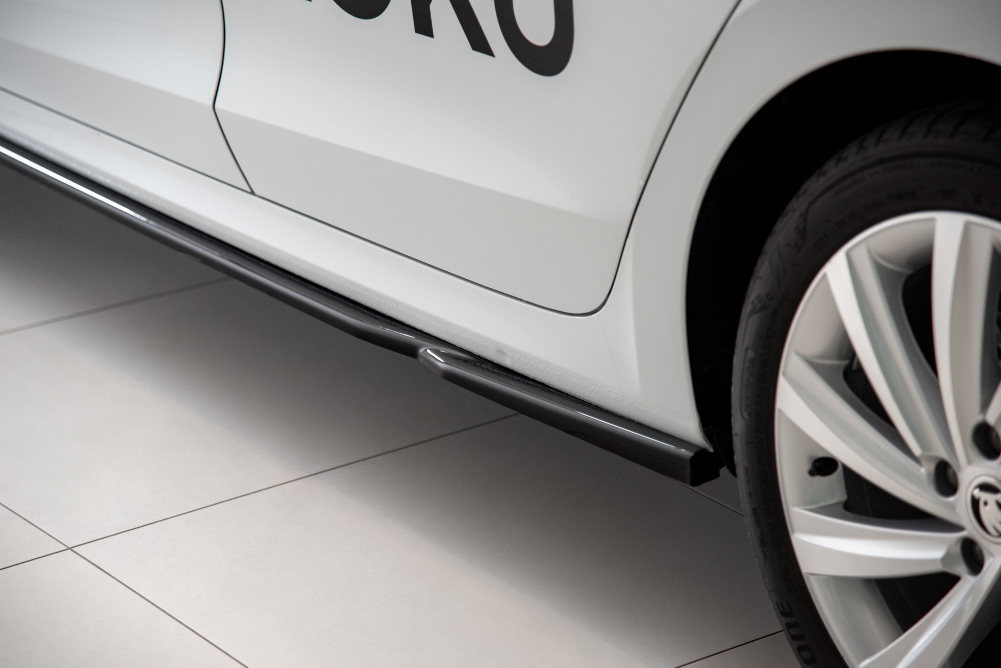 Maxton Design Street+ Seitenschweller Leisten V.2 passend für Skoda Octavia Mk4 schwarz Hochglanz