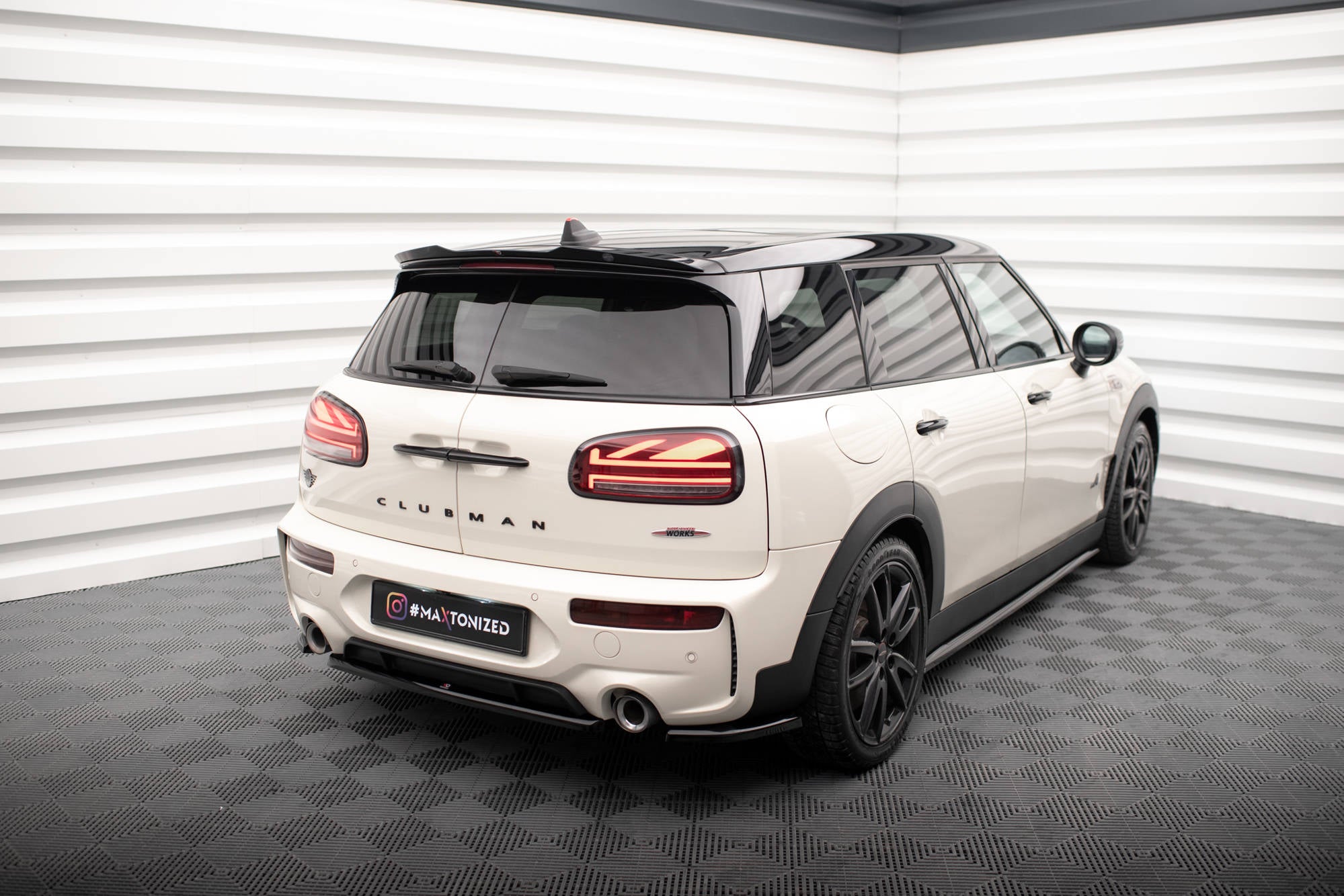 Maxton Design Heck Ansatz Flaps Diffusor V.1 passend für Mini Cooper Clubman John Cooper Works F54 Facelift schwarz Hochglanz